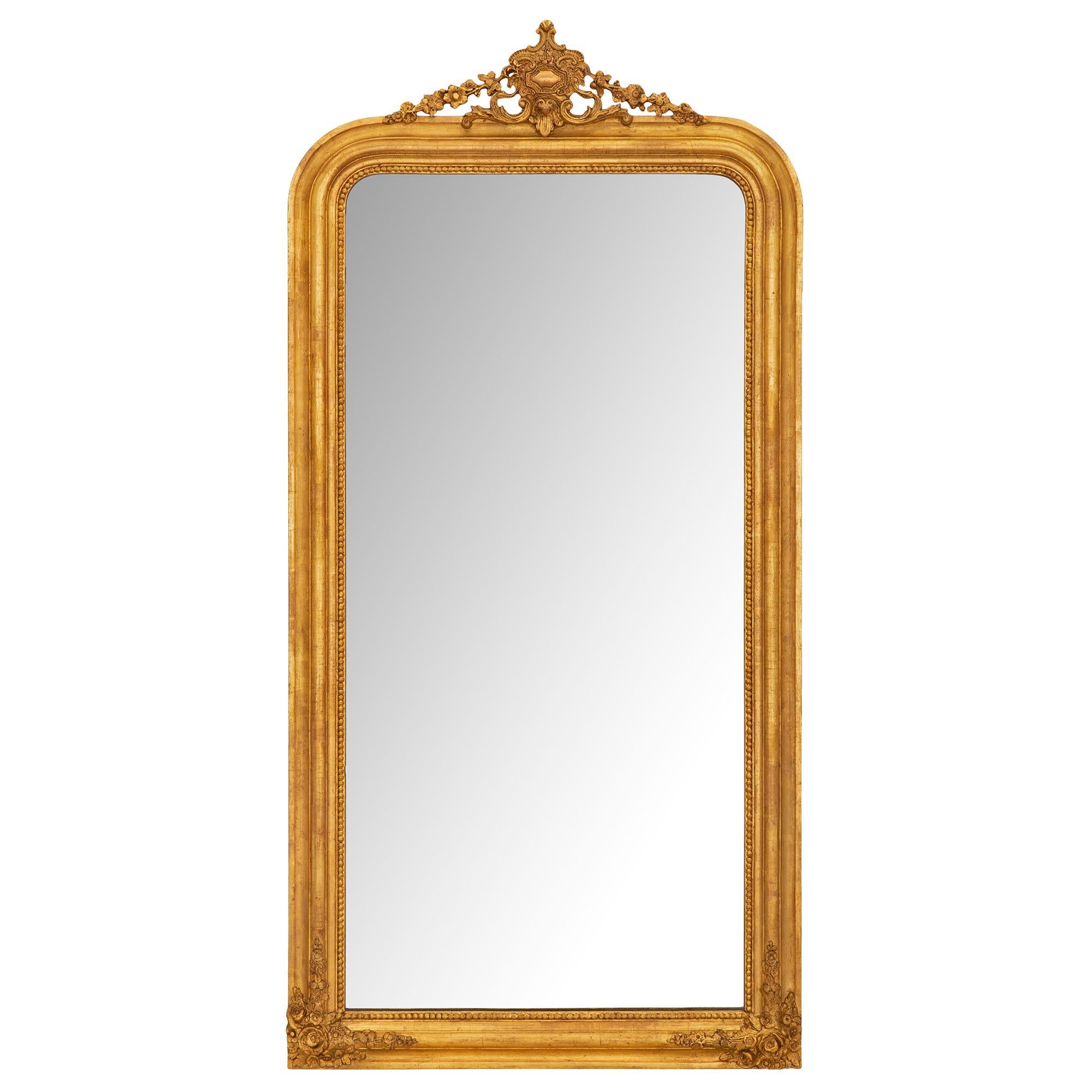 Miroir en bois doré d'époque Louis Philippe du 19ème siècle français en vente