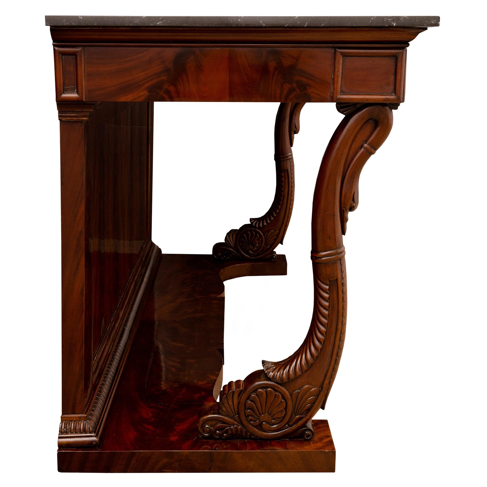 Francese Console francese del XIX secolo del periodo Louis Philippe in mogano e marmo in vendita