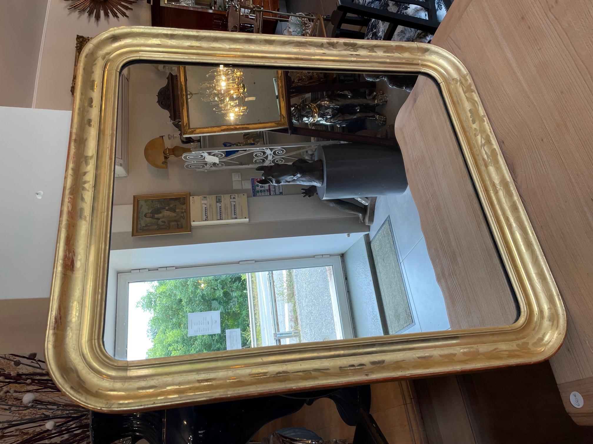 Beautiful French 19th century golden wood Louis Philippe period mirror with very nice flower details on the frame. 
Nice quality.