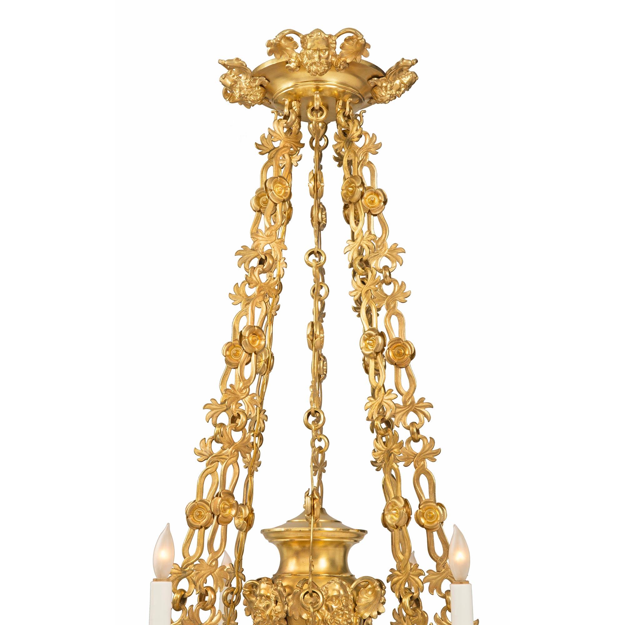 Achtarmiger Kronleuchter aus Goldbronze aus der Louis-Philippe-Periode des 19. Jahrhunderts (Louis Philippe) im Angebot