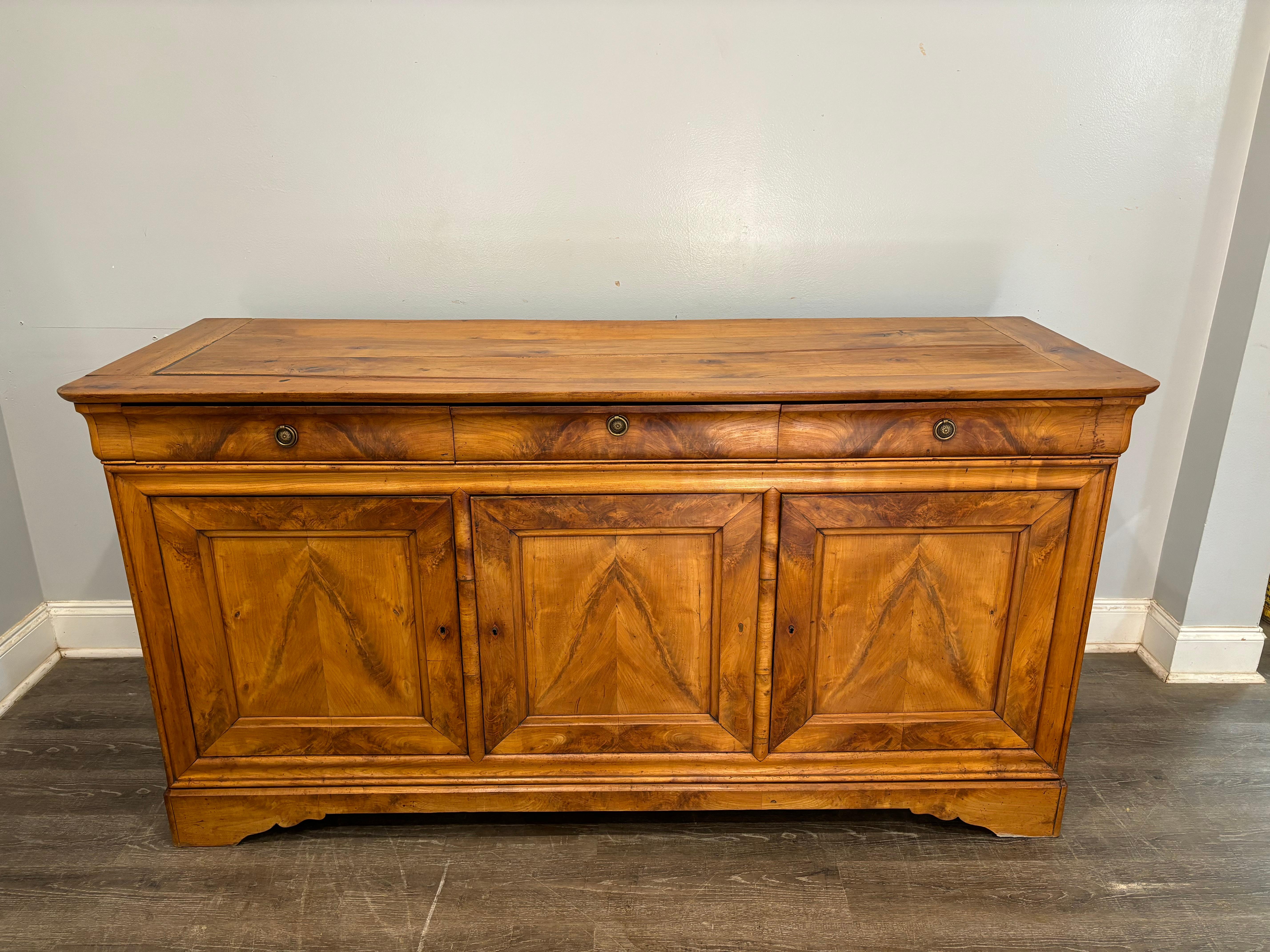 This wonderful sideboard is made of flamed walnut, the pattern of the wood is just beautiful.