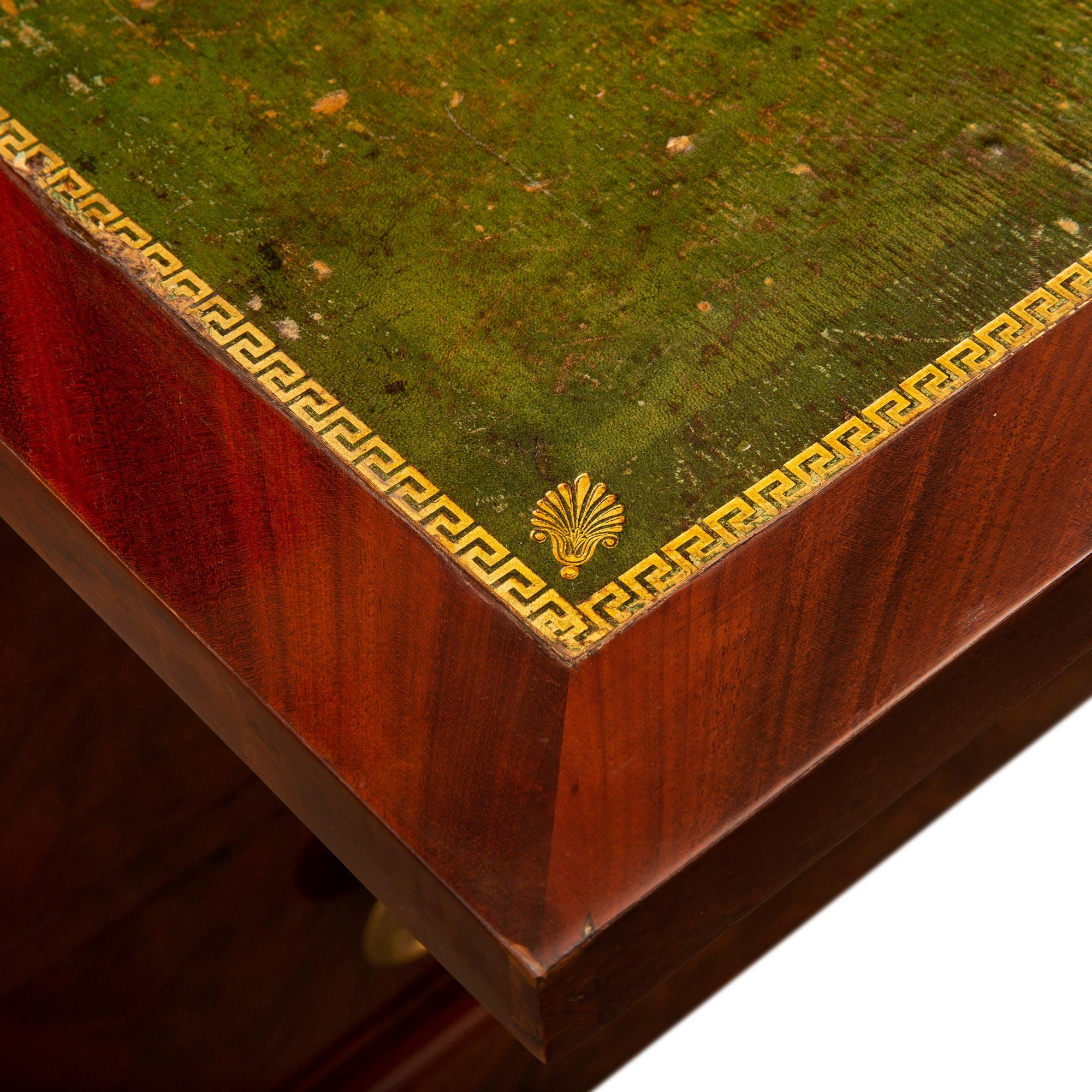 Louis Philippe St. Crouch Mahagoni-Schreibtisch, 19. Jahrhundert im Angebot 3
