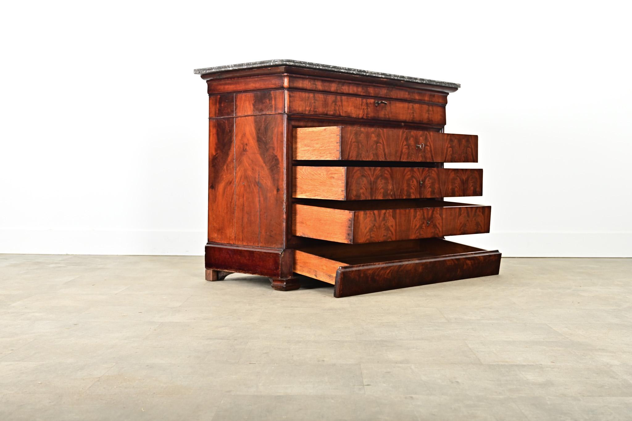French 19th Century Louis Philippe Style Commode with Secretary in vendita 5