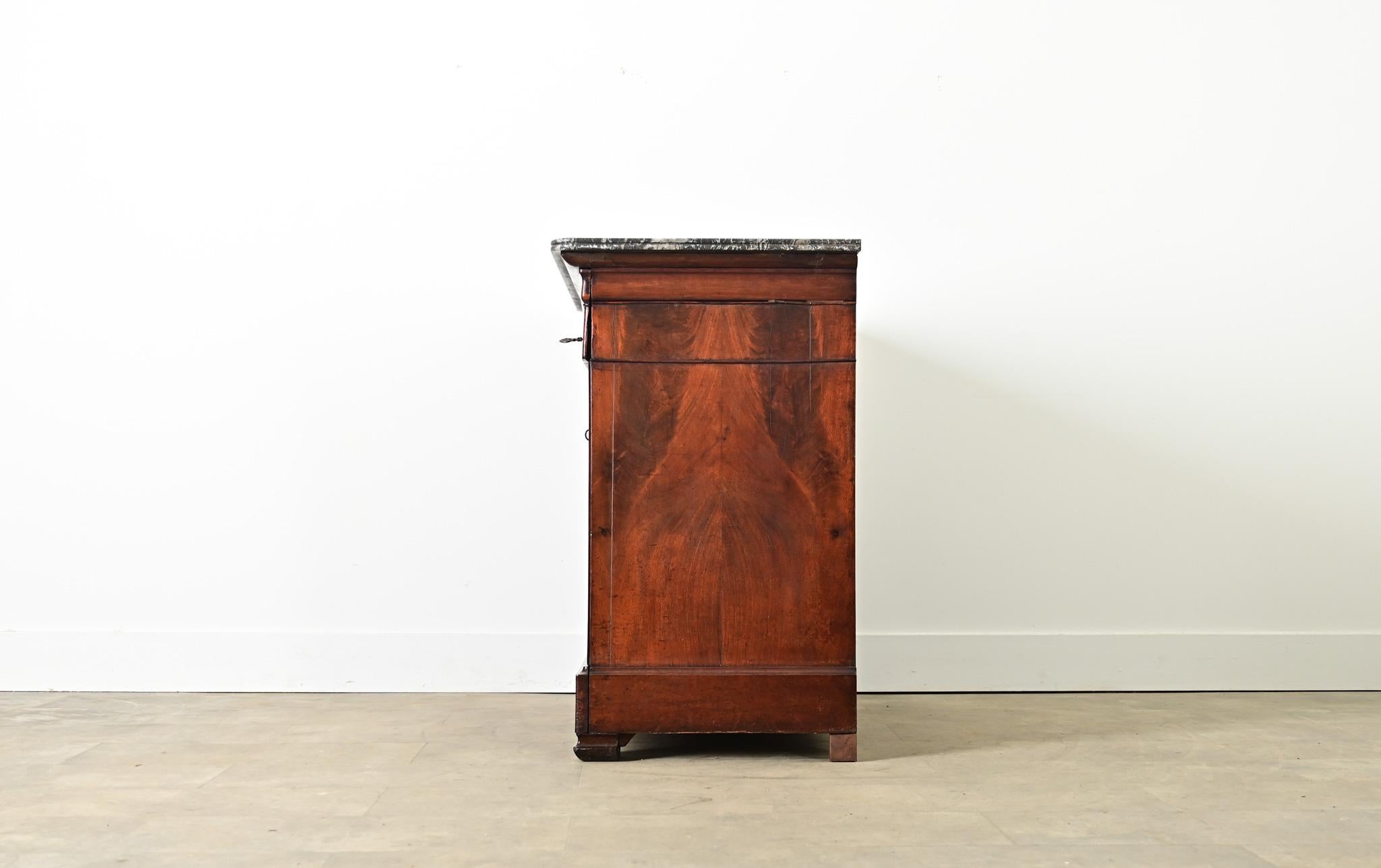 French 19th Century Louis Philippe Style Commode with Secretary in vendita 6