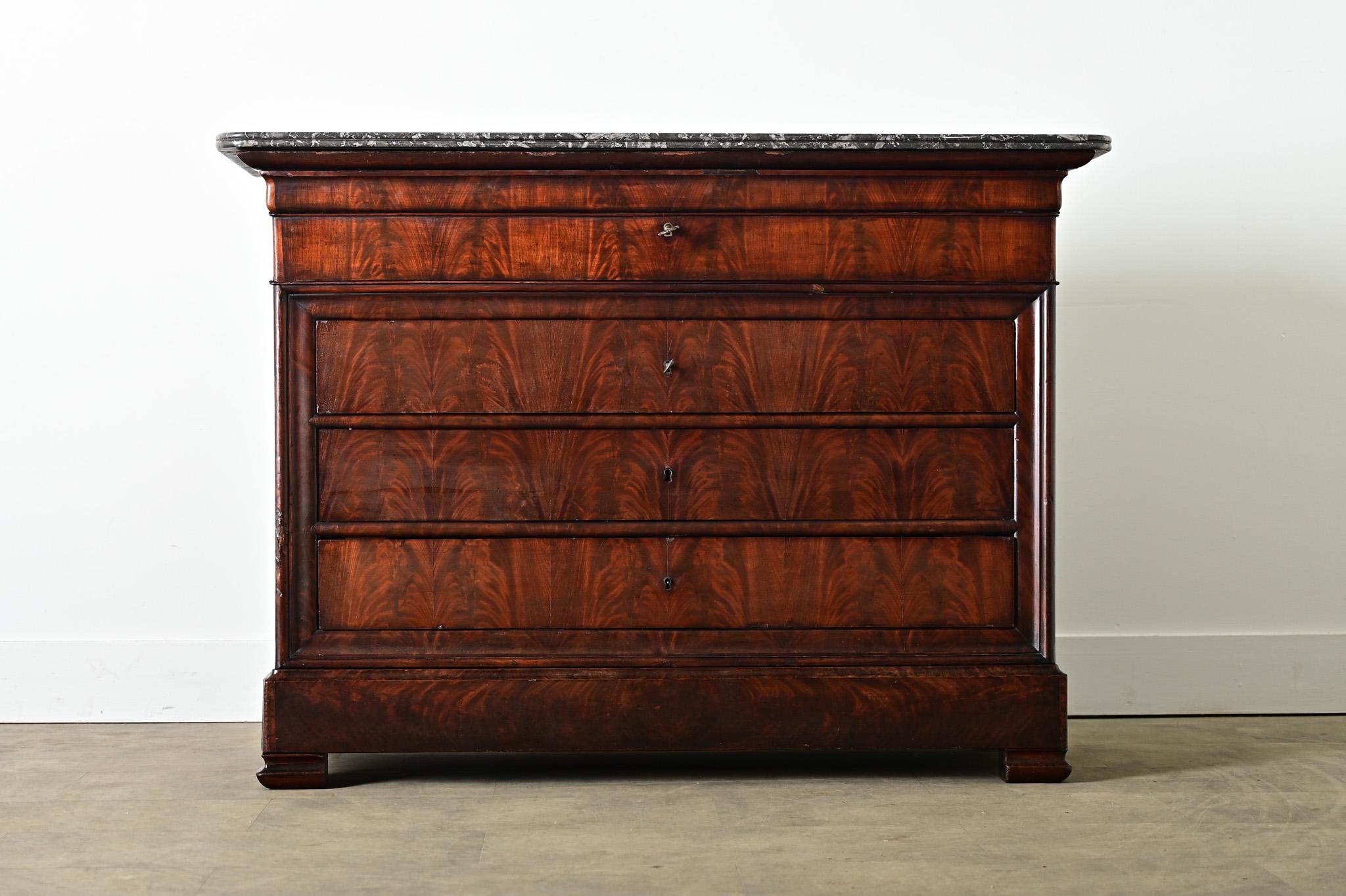 Luigi Filippo French 19th Century Louis Philippe Style Commode with Secretary in vendita