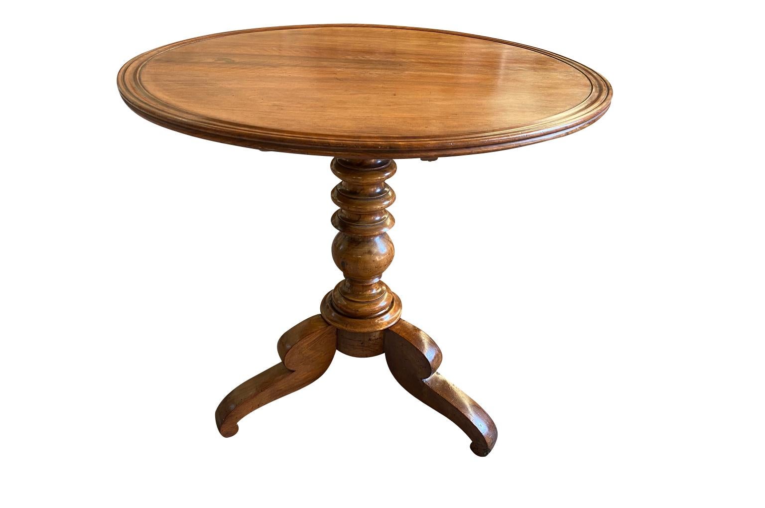 A very handsome later 19th century Louis Philippe style Gueridon constructed from beautiful walnut with a wonderful edge finish to the tilt top plateau and a nicely turned pedestal. Beautiful patina.