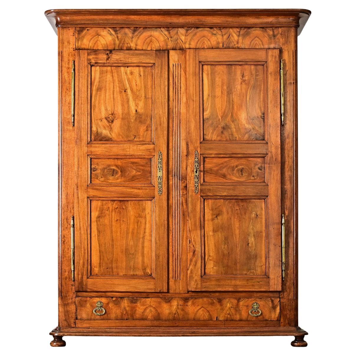 Französisch 19. Jahrhundert Louis Philippe Nussbaum Kleiderschrank im Angebot