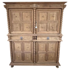 Französischer Schrank aus gebleichtem Nussbaumholz im Stil Ludwigs XIII. aus dem 19. Jahrhundert