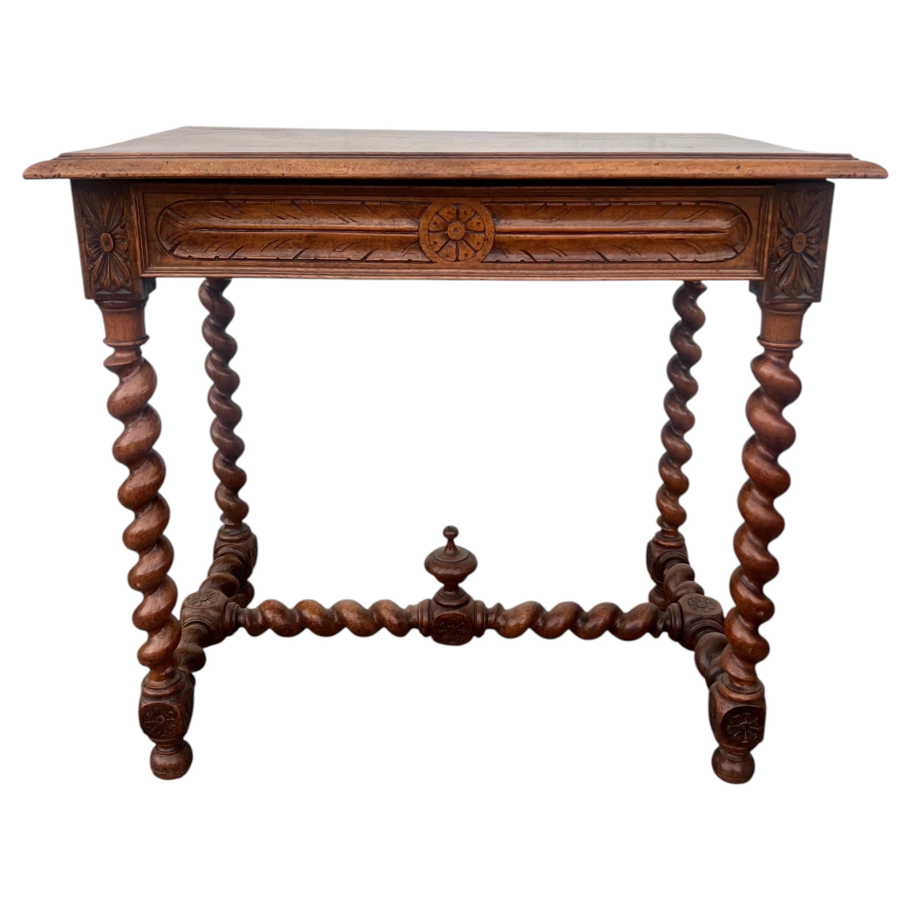 Bureau français du XIXe siècle de style Louis XIII, en noyer, avec motif « Barley Twist »