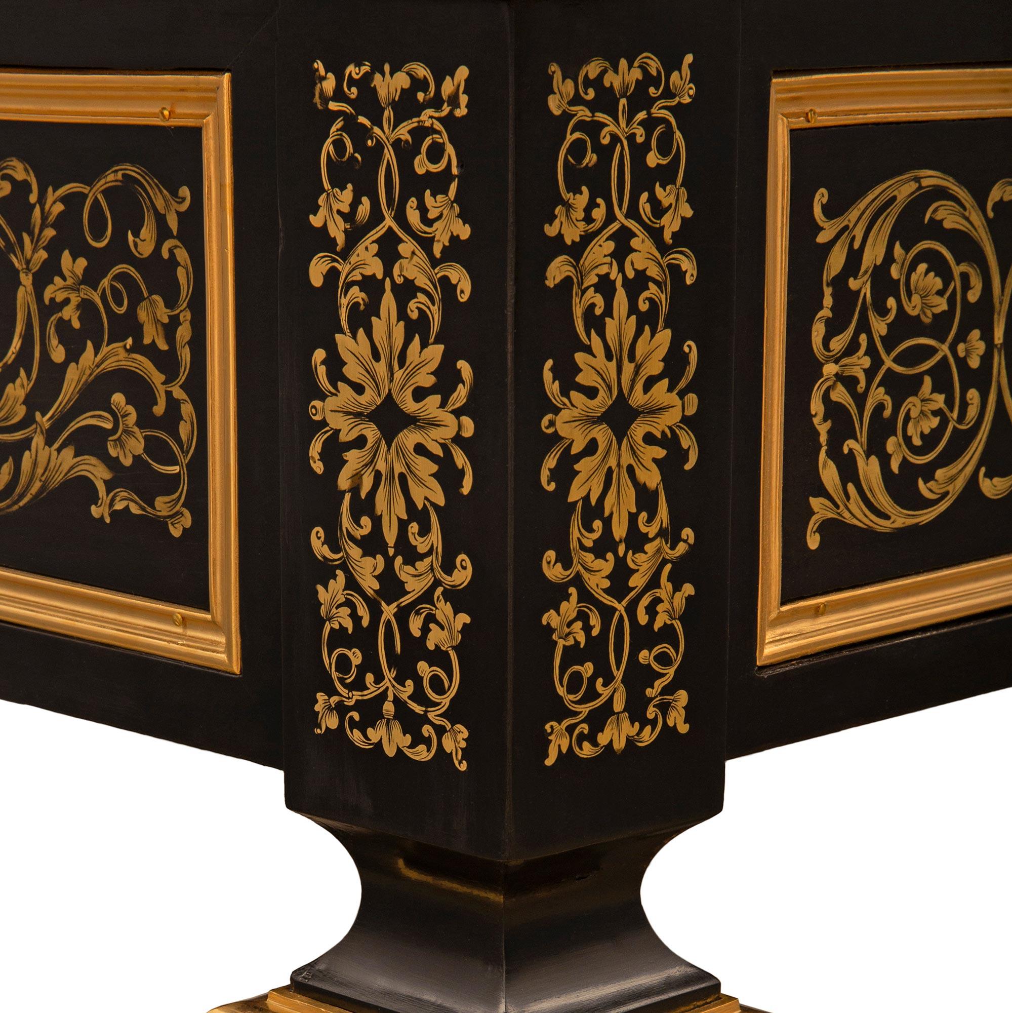 Französischer Schreibtisch aus Ebenholz, Messing und Goldbronze, Louis XIV.-Stil, 19. Jahrhundert im Angebot 4