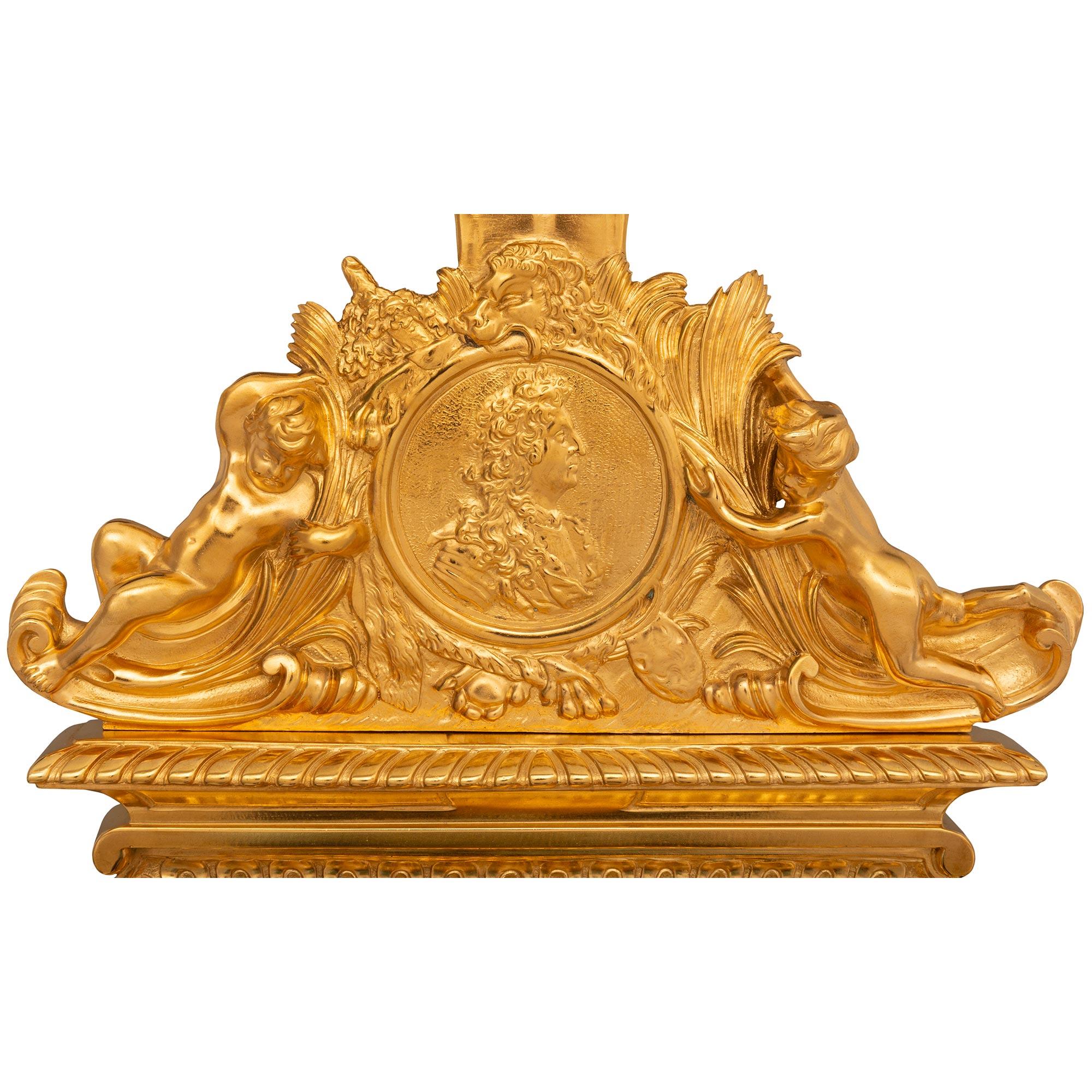 XIXe siècle Baromètre français du 19ème siècle de style Louis XIV en bronze doré et patiné en vente
