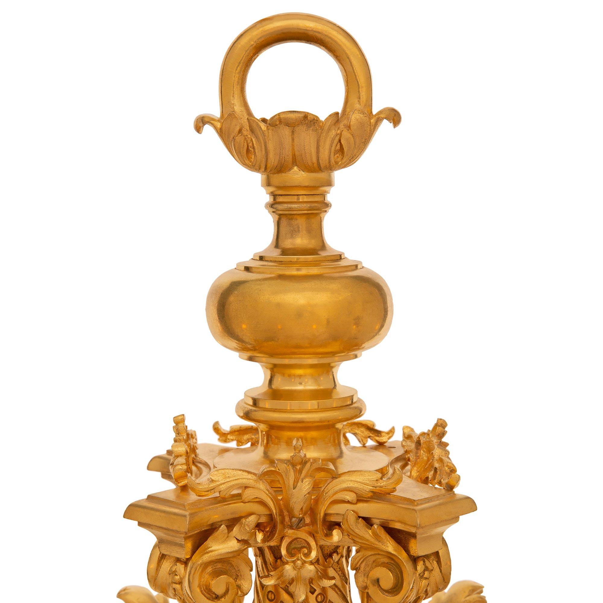 Lampadario francese del XIX secolo in stile Luigi XIV con ormolu In condizioni buone in vendita a West Palm Beach, FL