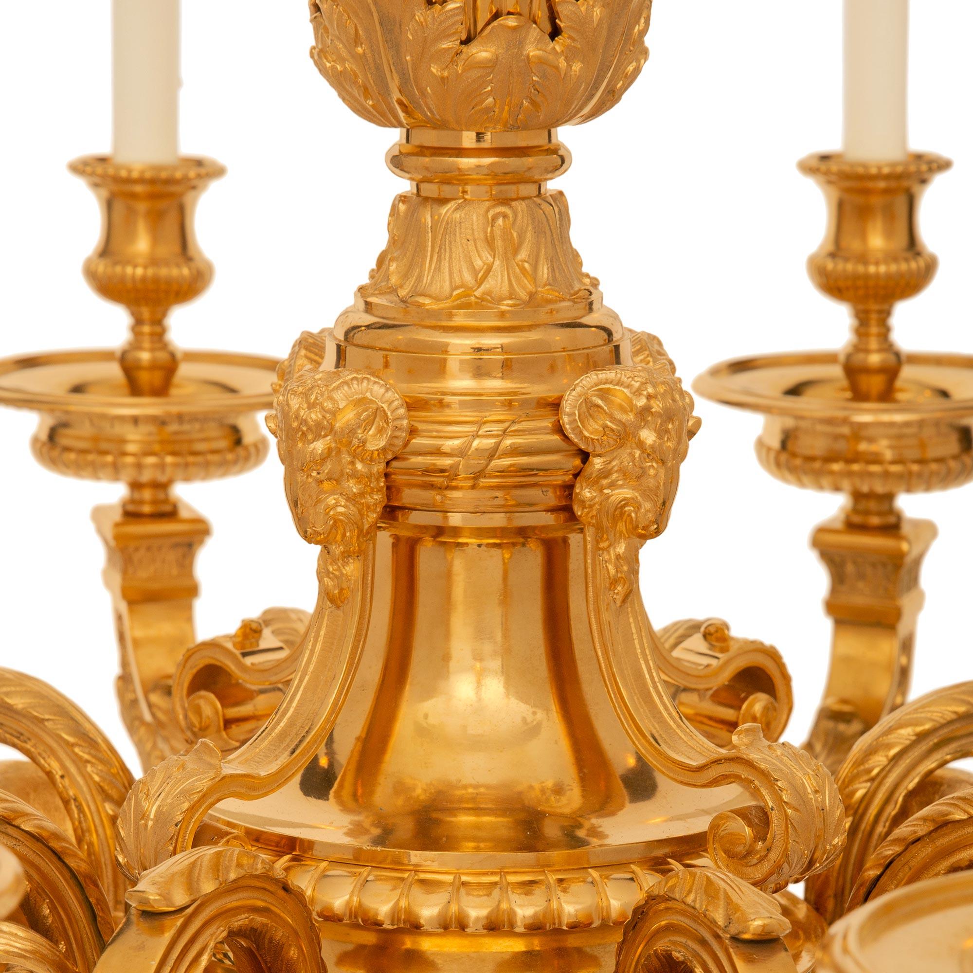 XIXe siècle Lustre en bronze doré Louis XIV du 19ème siècle en vente