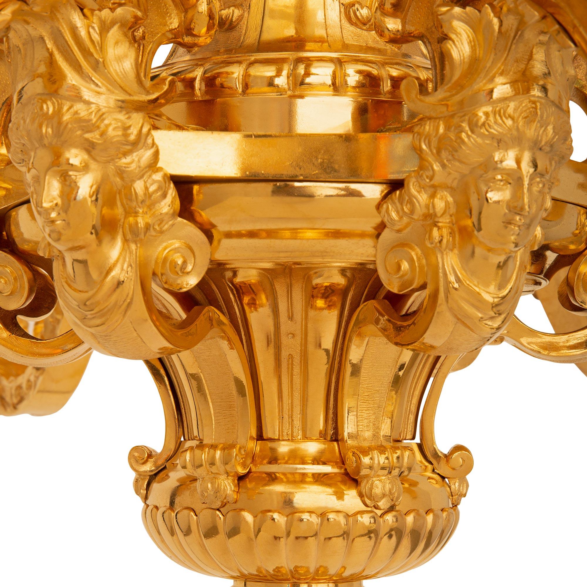 Lustre en bronze doré Louis XIV du 19ème siècle en vente 1