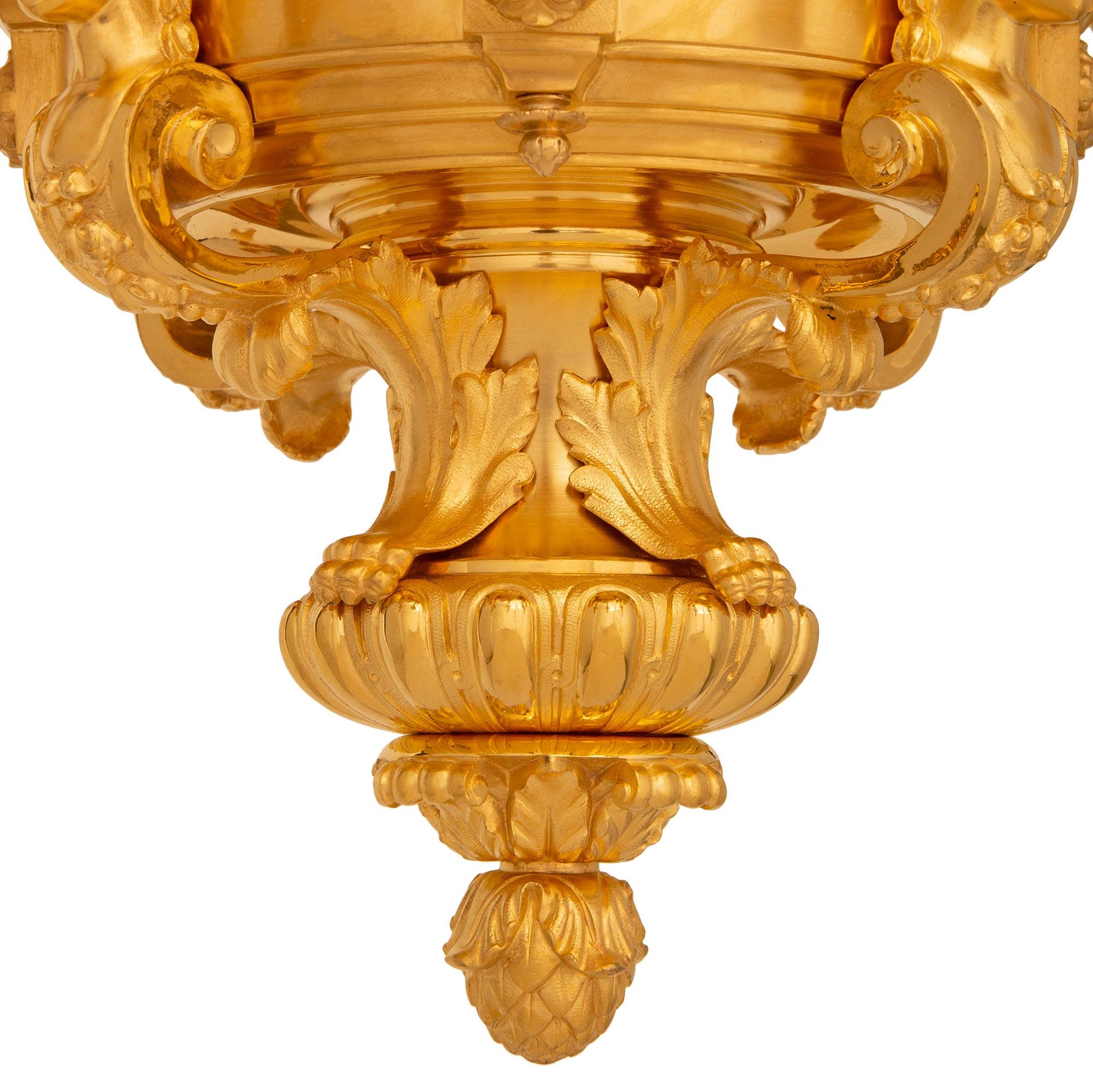 Lustre en bronze doré Louis XIV du 19ème siècle en vente 2