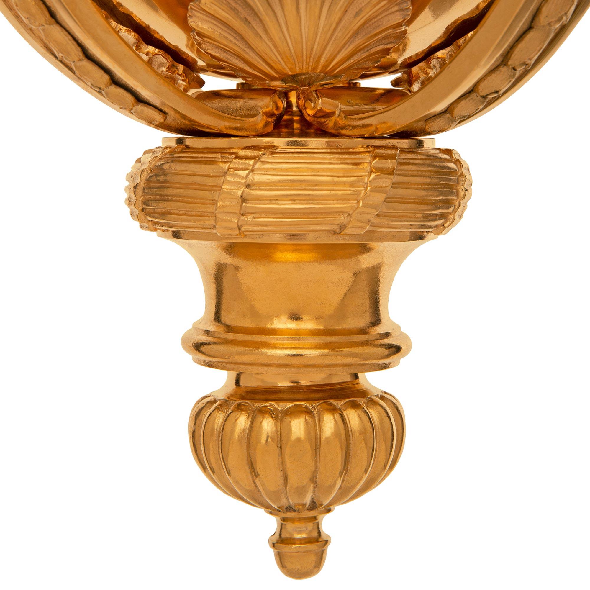 Lustre en bronze doré Louis XIV du 19ème siècle en vente 2
