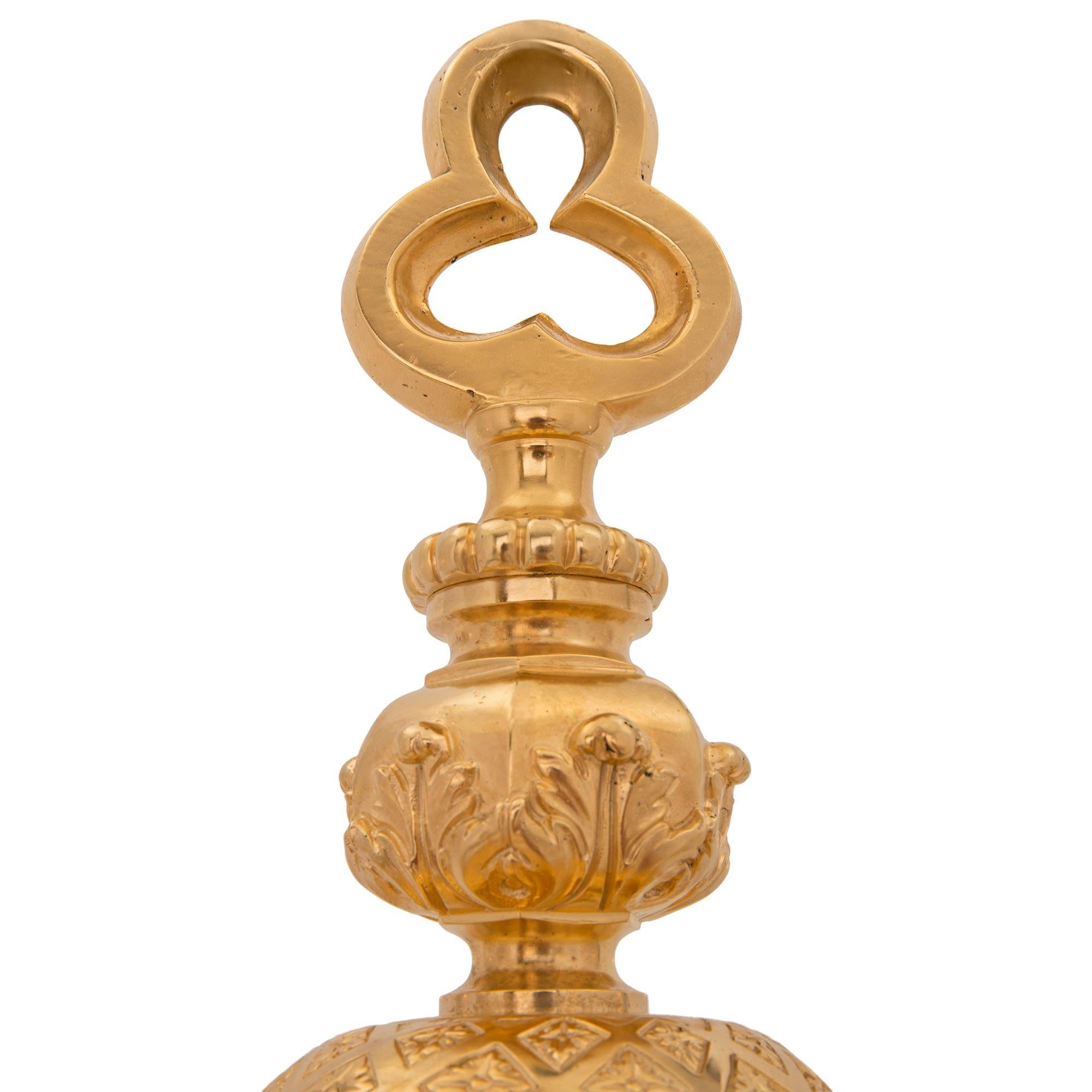 Lámpara de araña francesa de Ormolu San Luis XIV del siglo XIX, firmada Vian Francés en venta