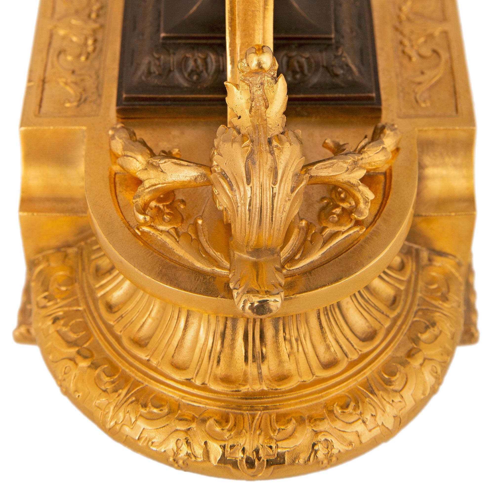 Französische Kandelaberlampe aus patinierter Bronze und Goldbronze, Louis XIV.-Stil, 19. Jahrhundert im Angebot 5