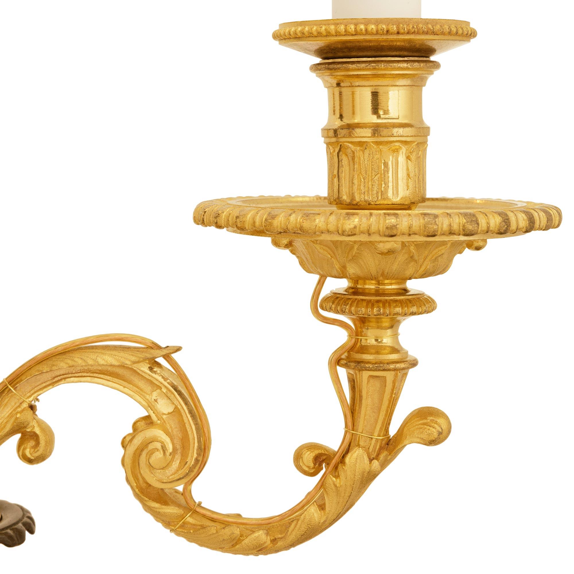 Lámpara de pie francesa del siglo XIX, estilo Luis XIV, de bronce patinado y ormolu Bronce en venta