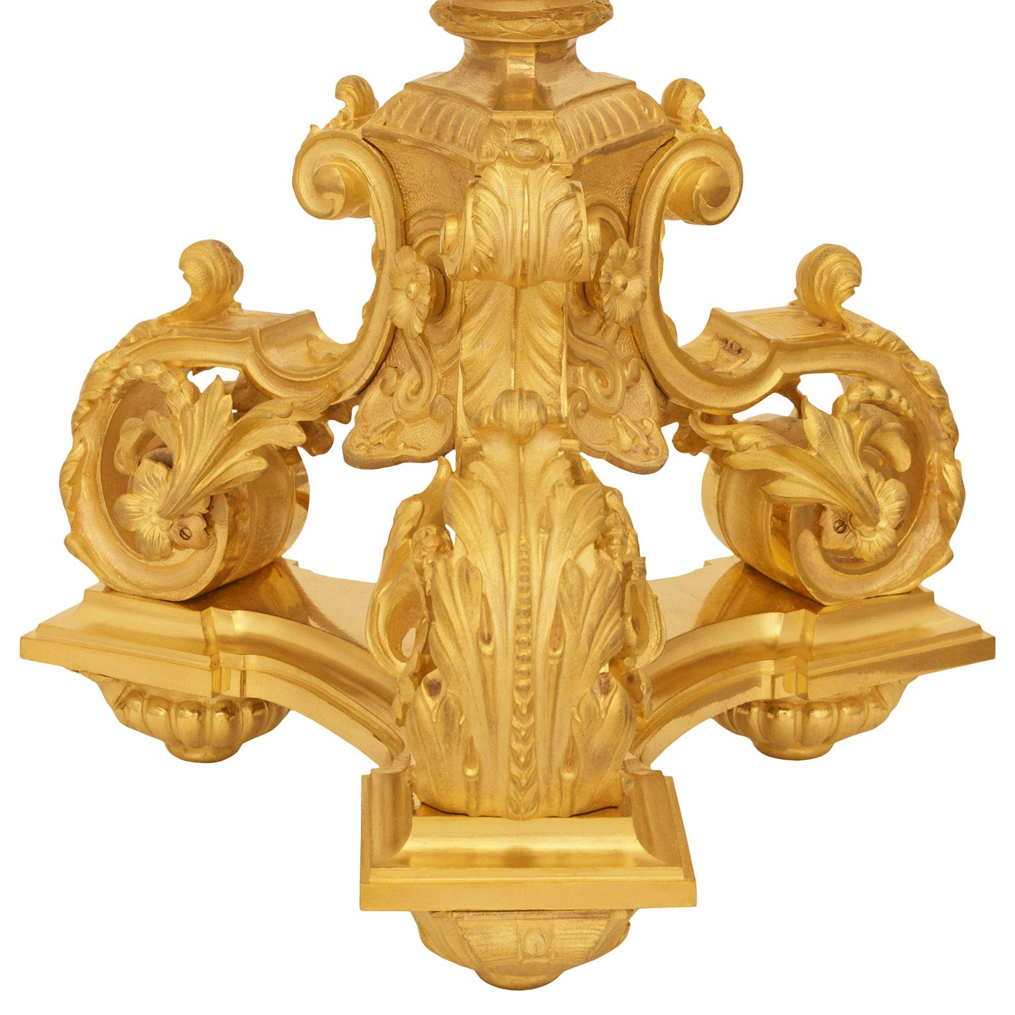 Lámpara de pie francesa del siglo XIX, estilo Luis XIV, de bronce patinado y ormolu en venta 4