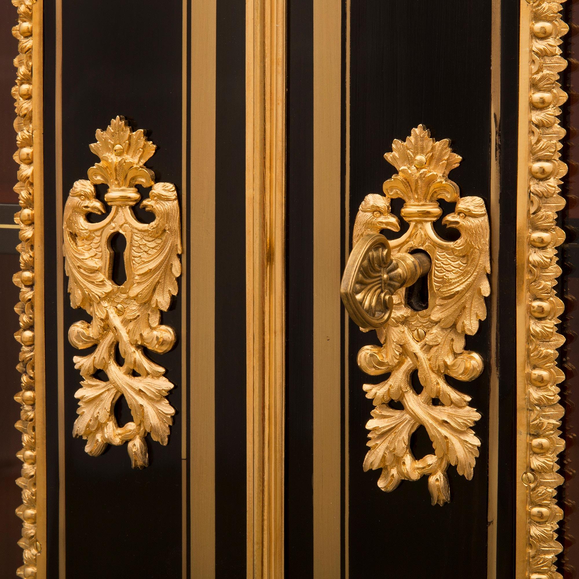 Vitrina francesa del siglo XIX, estilo Luis XIV, de André Charles Boulle en venta 3