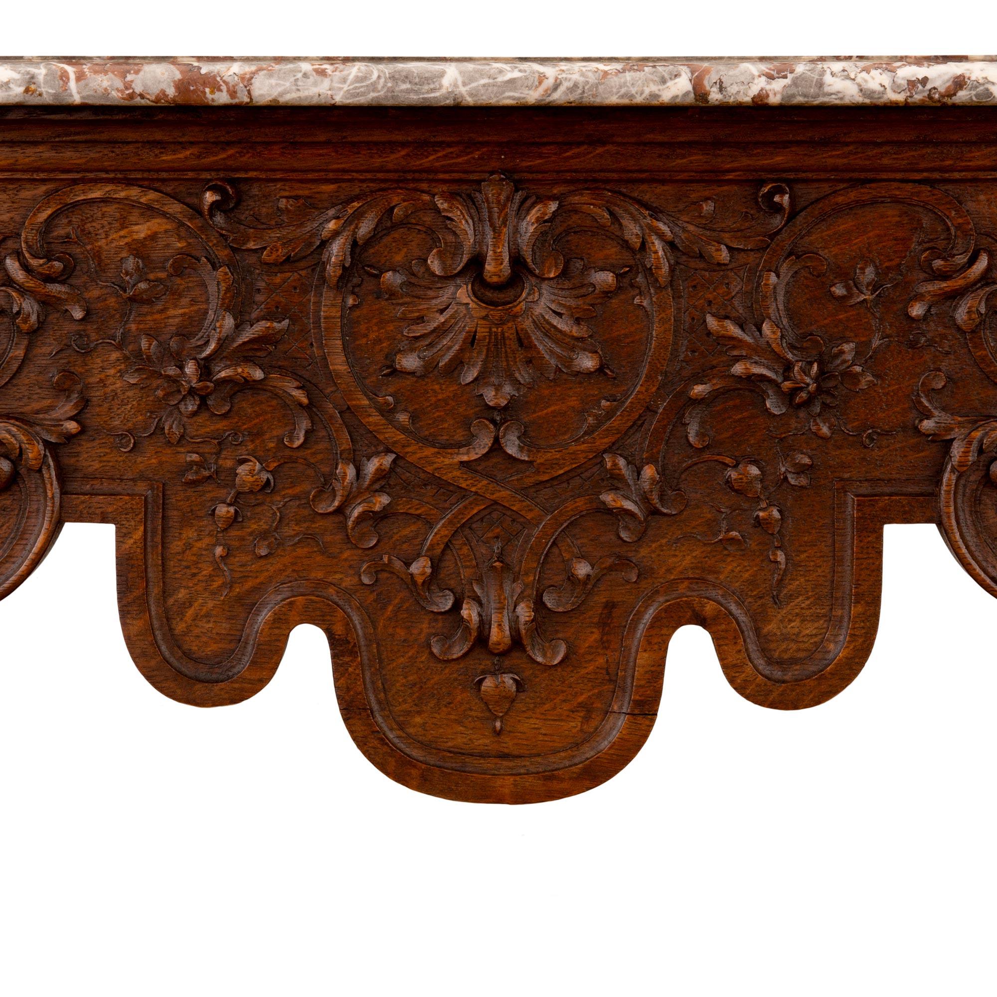 XIXe siècle Table centrale française du 19ème siècle de style Louis XIV en chêne et marbre Sarrancolin en vente