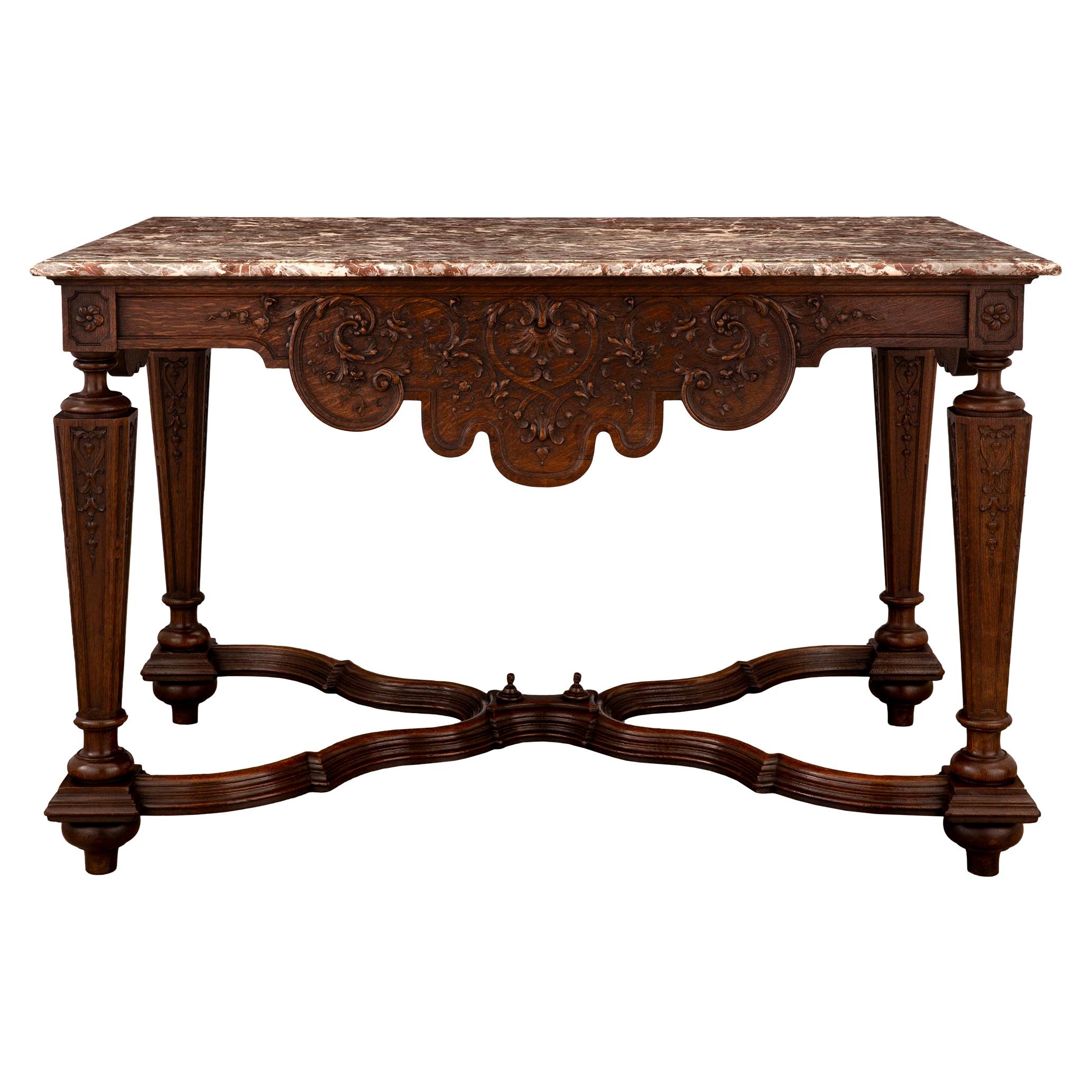 Table centrale française du 19ème siècle de style Louis XIV en chêne et marbre Sarrancolin