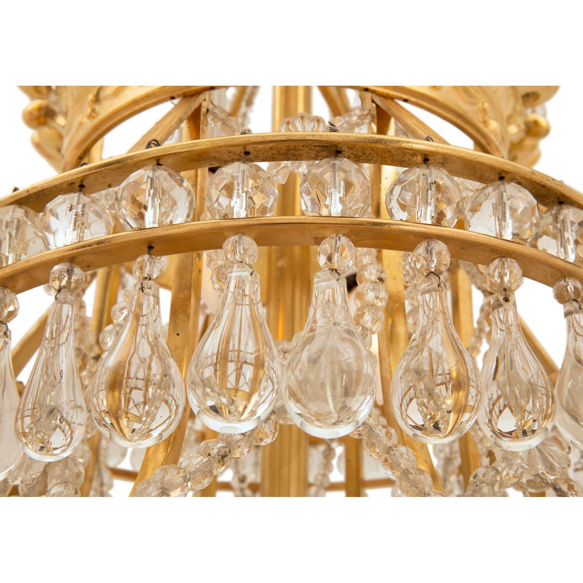 Cristal Lustre royal français de style Louis XIV du 19ème siècle en bronze doré, cristal et verre en vente