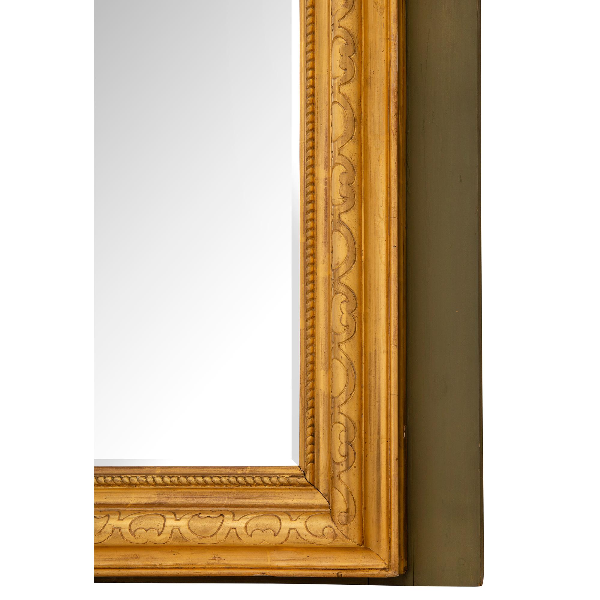 Miroir français de style Louis XIV du 19ème siècle en bois polychrome et doré en vente 1