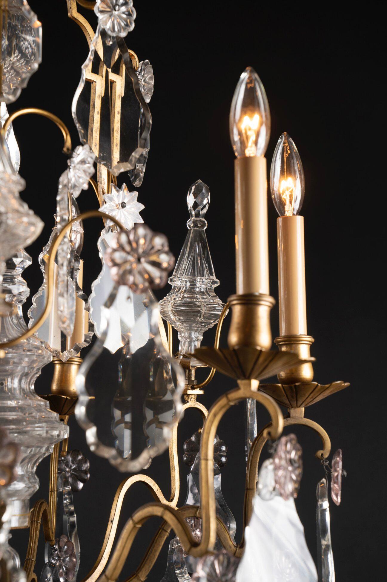 Lampadario francese Luigi XV del XIX secolo in bronzo e cristallo in vendita 1