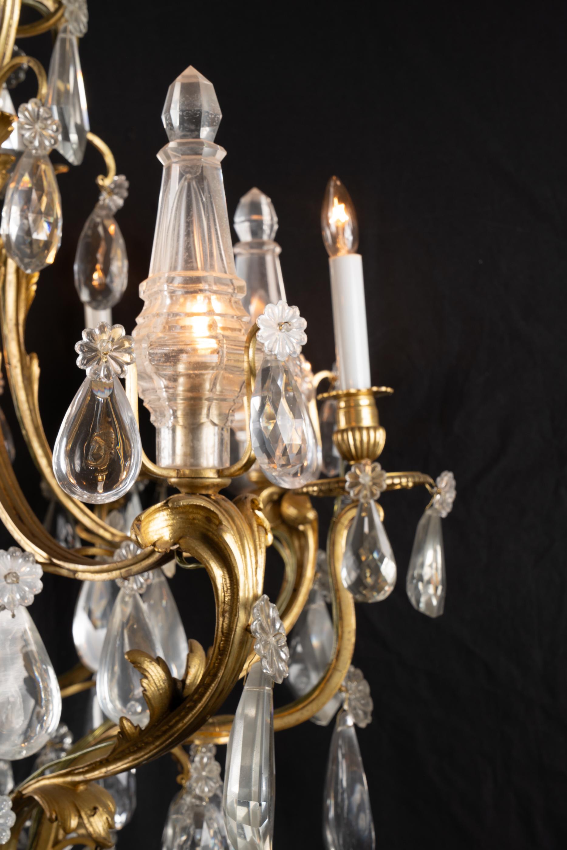 Lampadario francese del XIX secolo Luigi XV in bronzo e cristallo In condizioni buone in vendita a New Orleans, LA