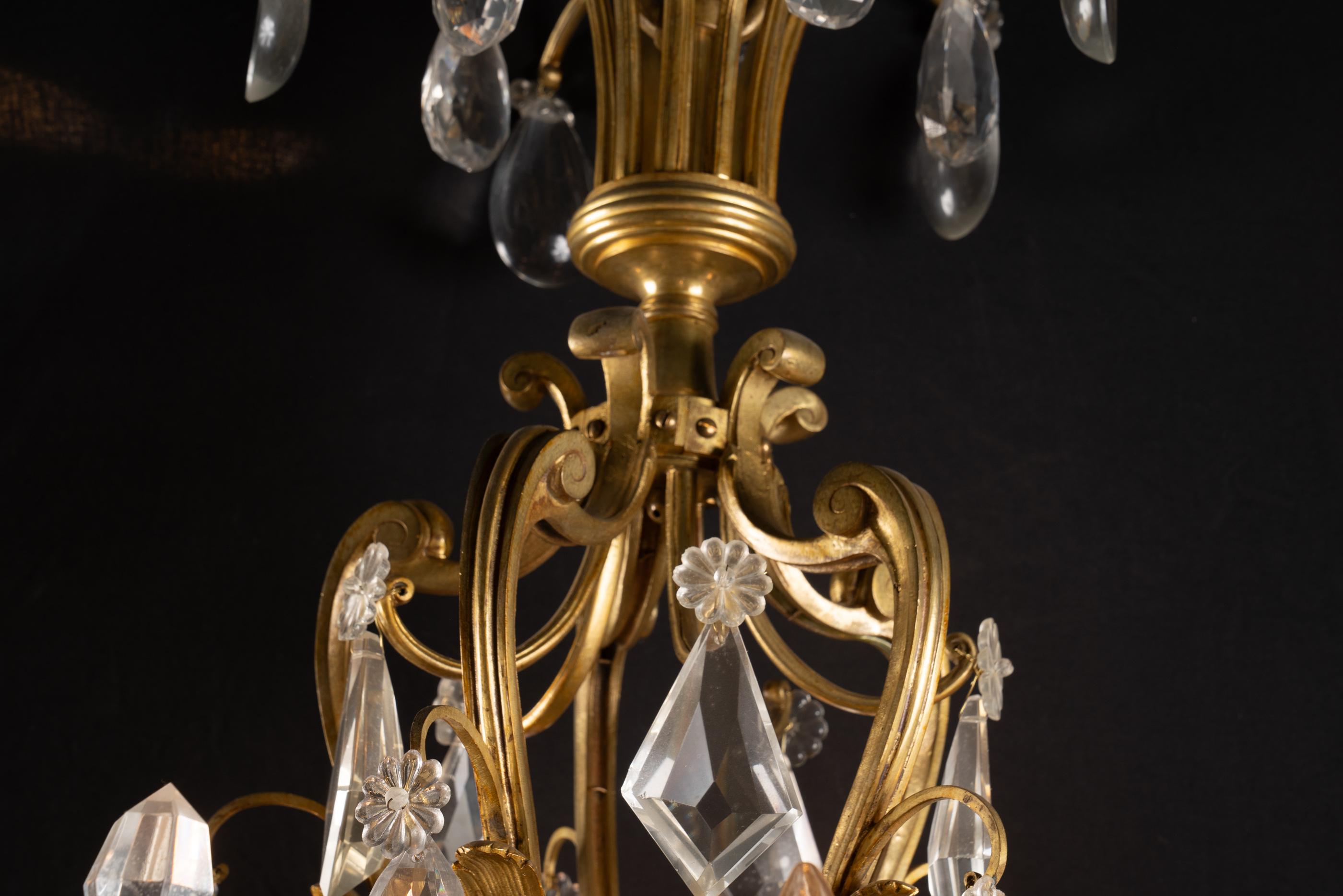 Lampadario francese del XIX secolo Luigi XV in bronzo e cristallo in vendita 2