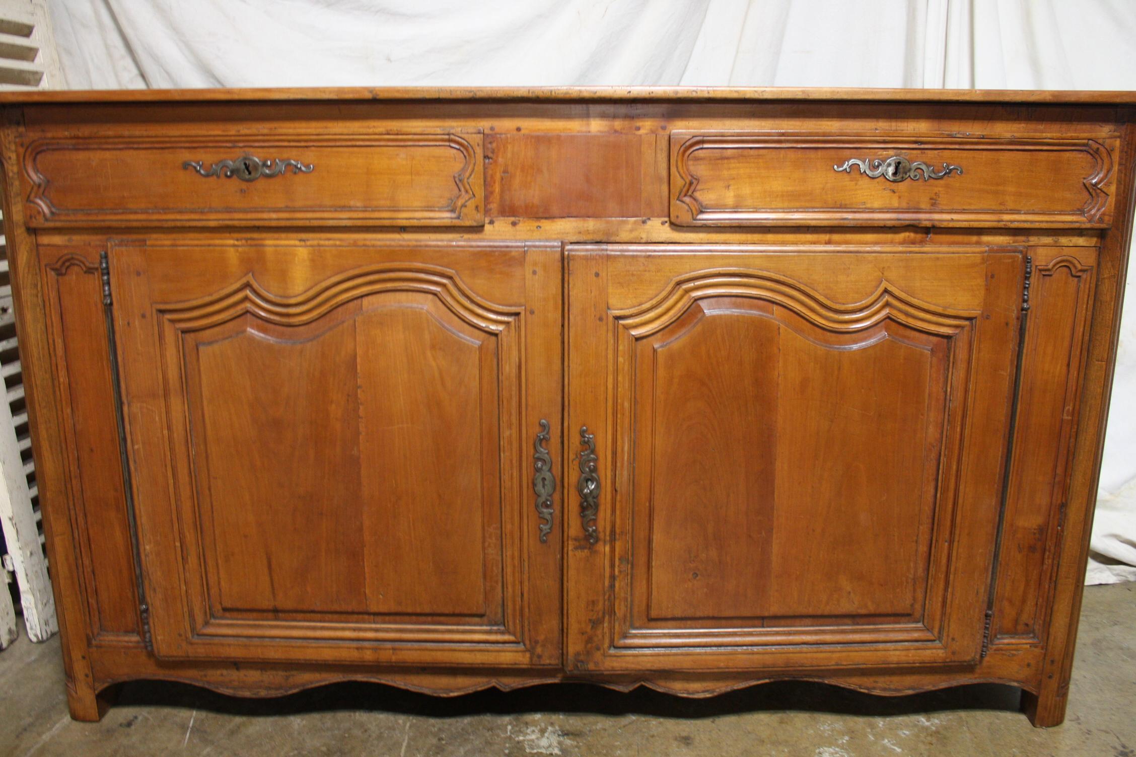 French 19th Century Louis XV Buffet In Good Condition In Stockbridge, GA