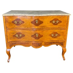 Commode Louis XV du XIXe siècle en noyer ronceux incrusté de marbre