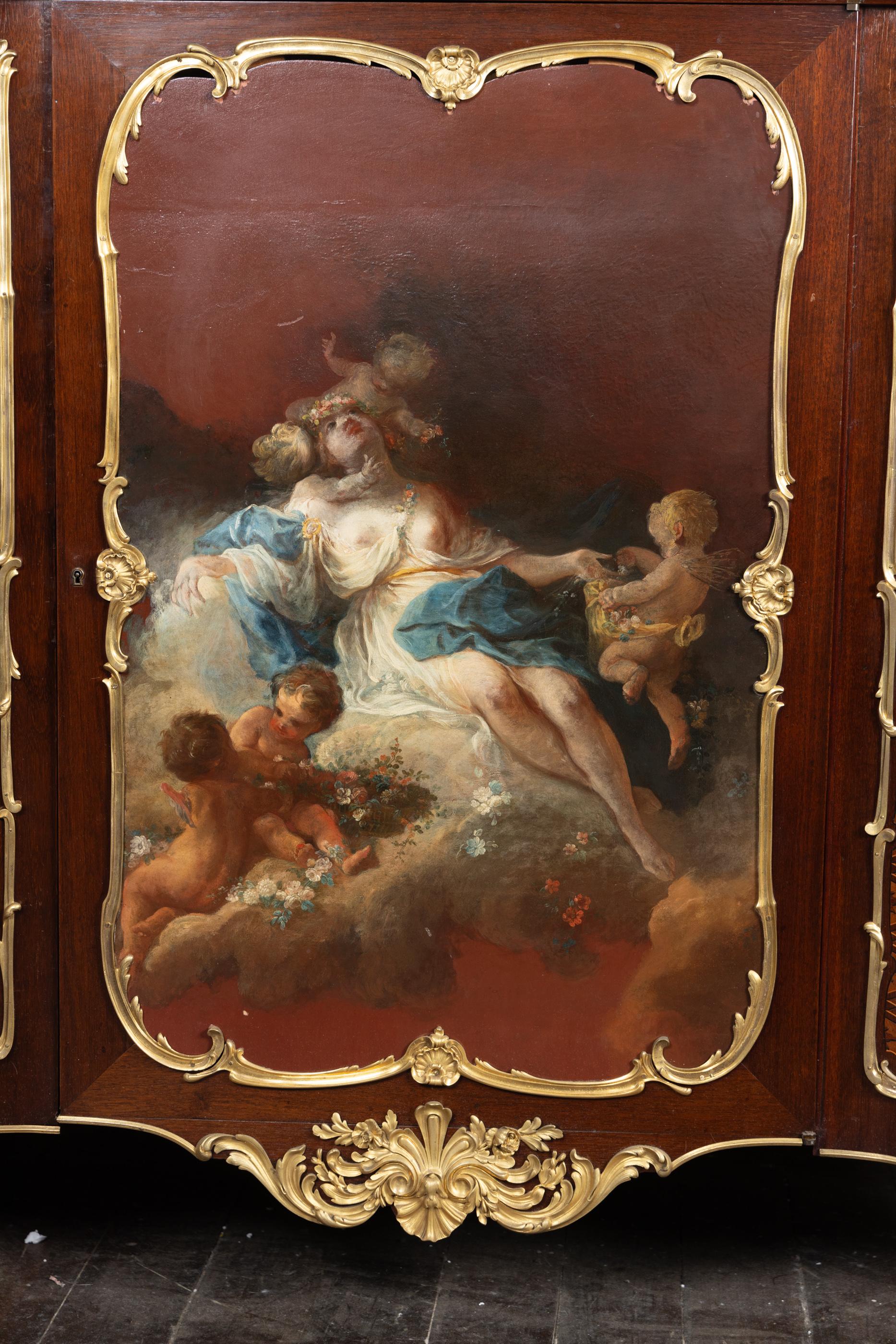 Mueble francés del siglo XIX Napoleón III de parquet montado en bronce d'ore, con encimera de mármol breche d'Alep contorneado y puerta central decorada con una pintura alegórica, según Boucher. Gabinete firmado: 
