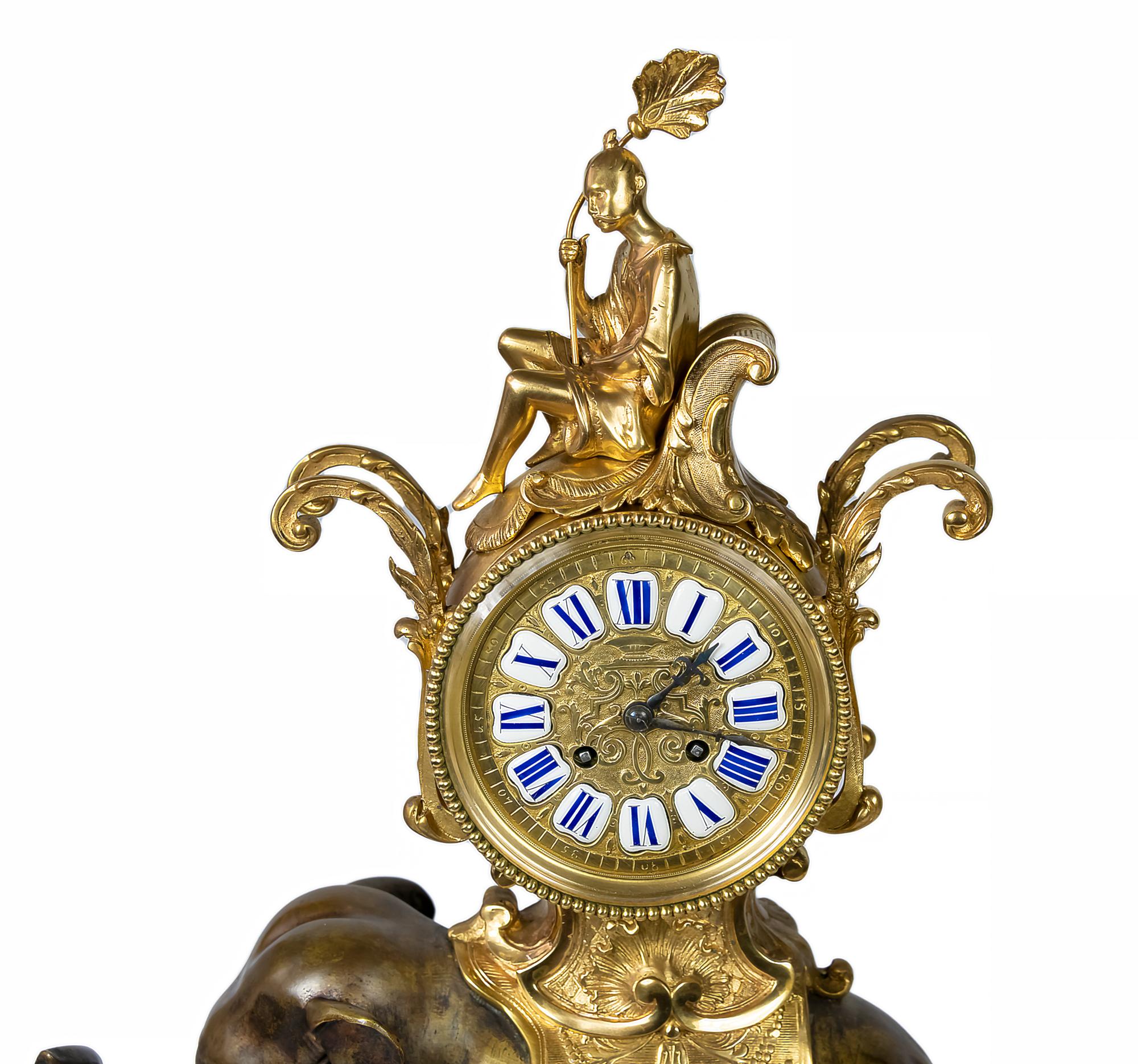 French 19th Century Louis XV Gilded Bronze Elephant Mantel Clock In Good Condition For Sale In Vilnius, LT