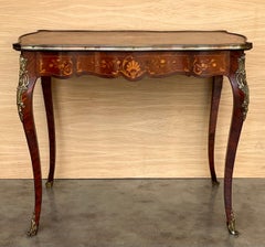 Table à écrire française du 19ème siècle en marqueterie Louis XV