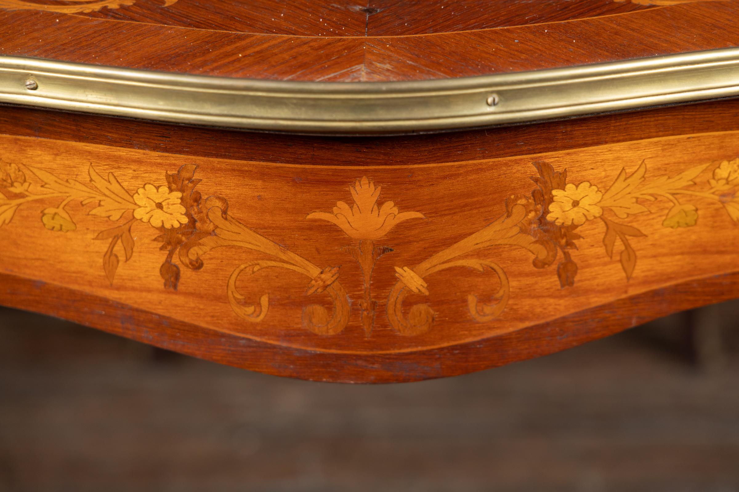 Français Table à écrire française du 19ème siècle en marqueterie Louis XV en vente
