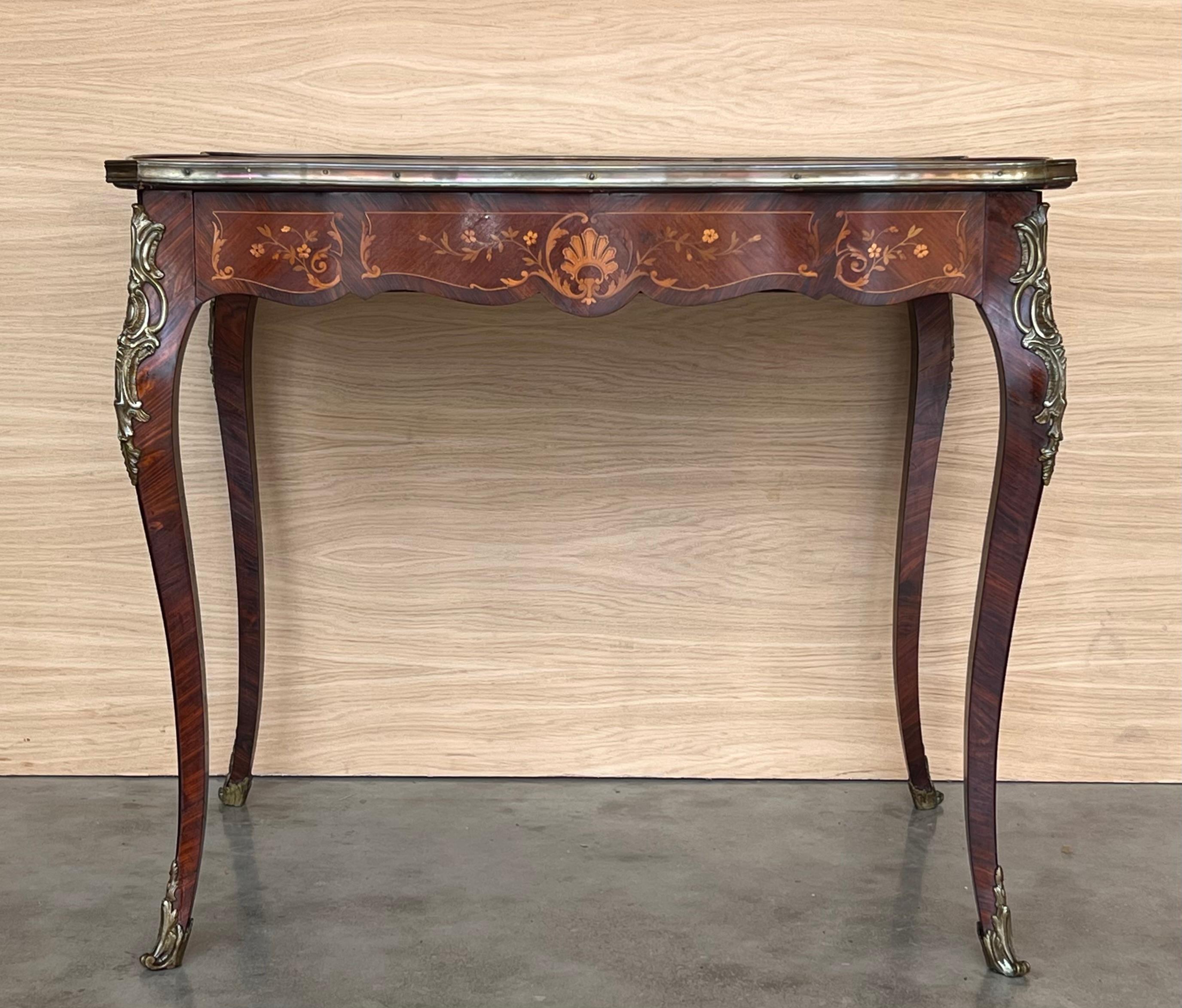 Provincial français Table à écrire française du 19ème siècle en marqueterie Louis XV en vente