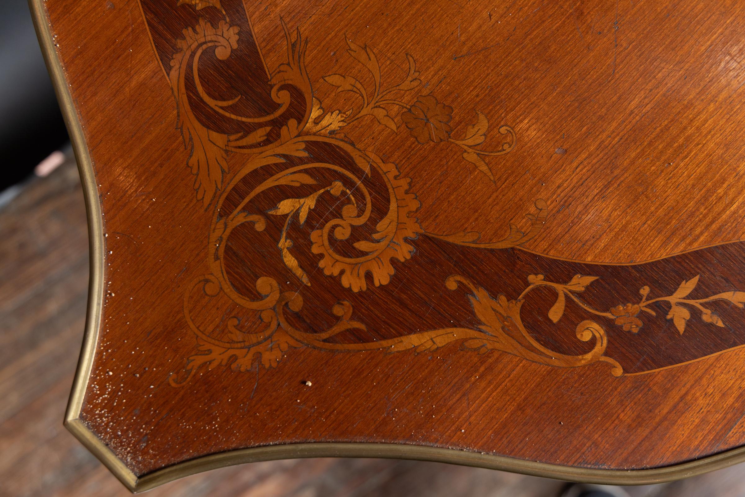 XIXe siècle Table à écrire française du 19ème siècle en marqueterie Louis XV en vente