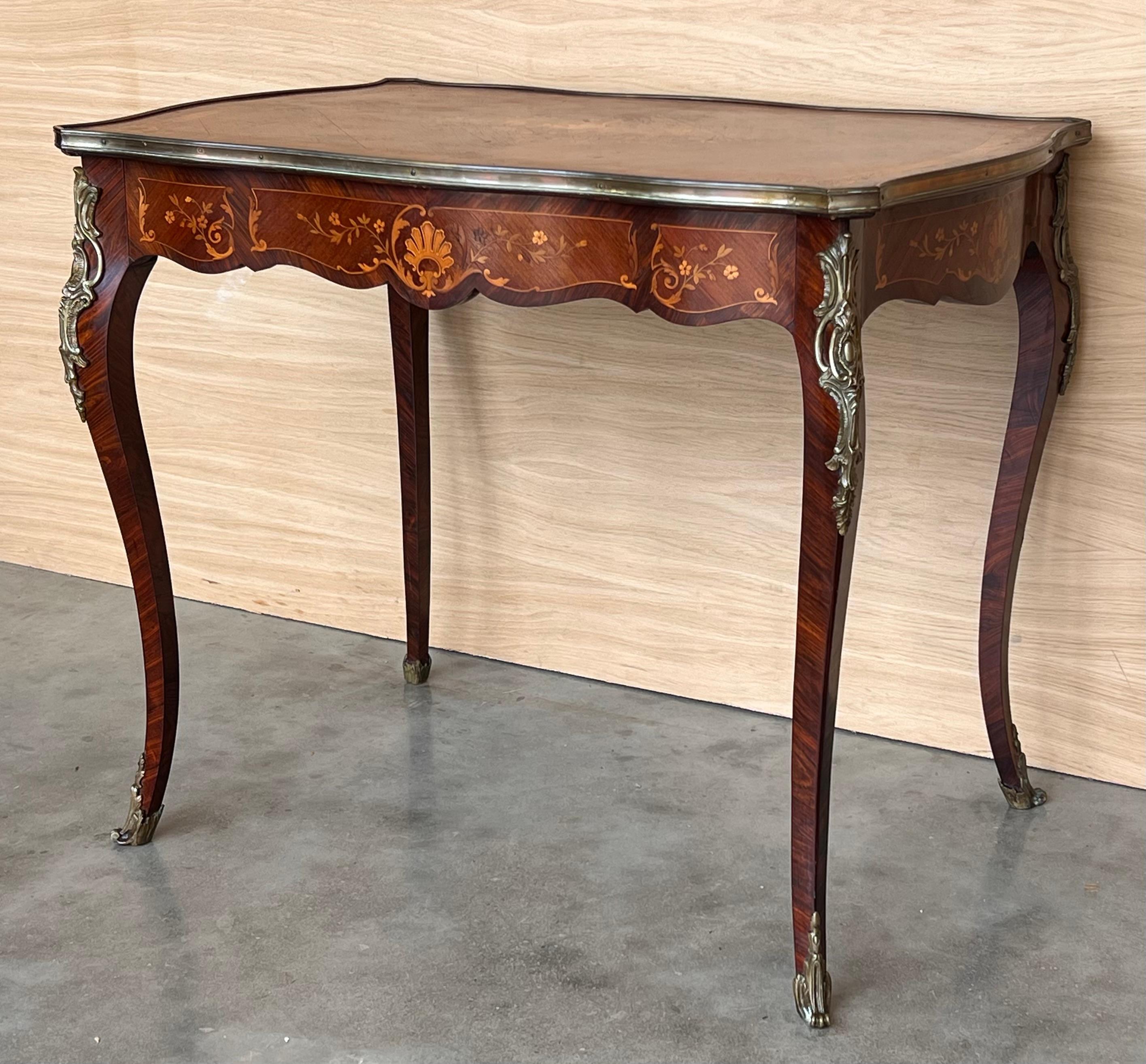 Table à écrire française du 19ème siècle en marqueterie Louis XV Bon état - En vente à Miami, FL