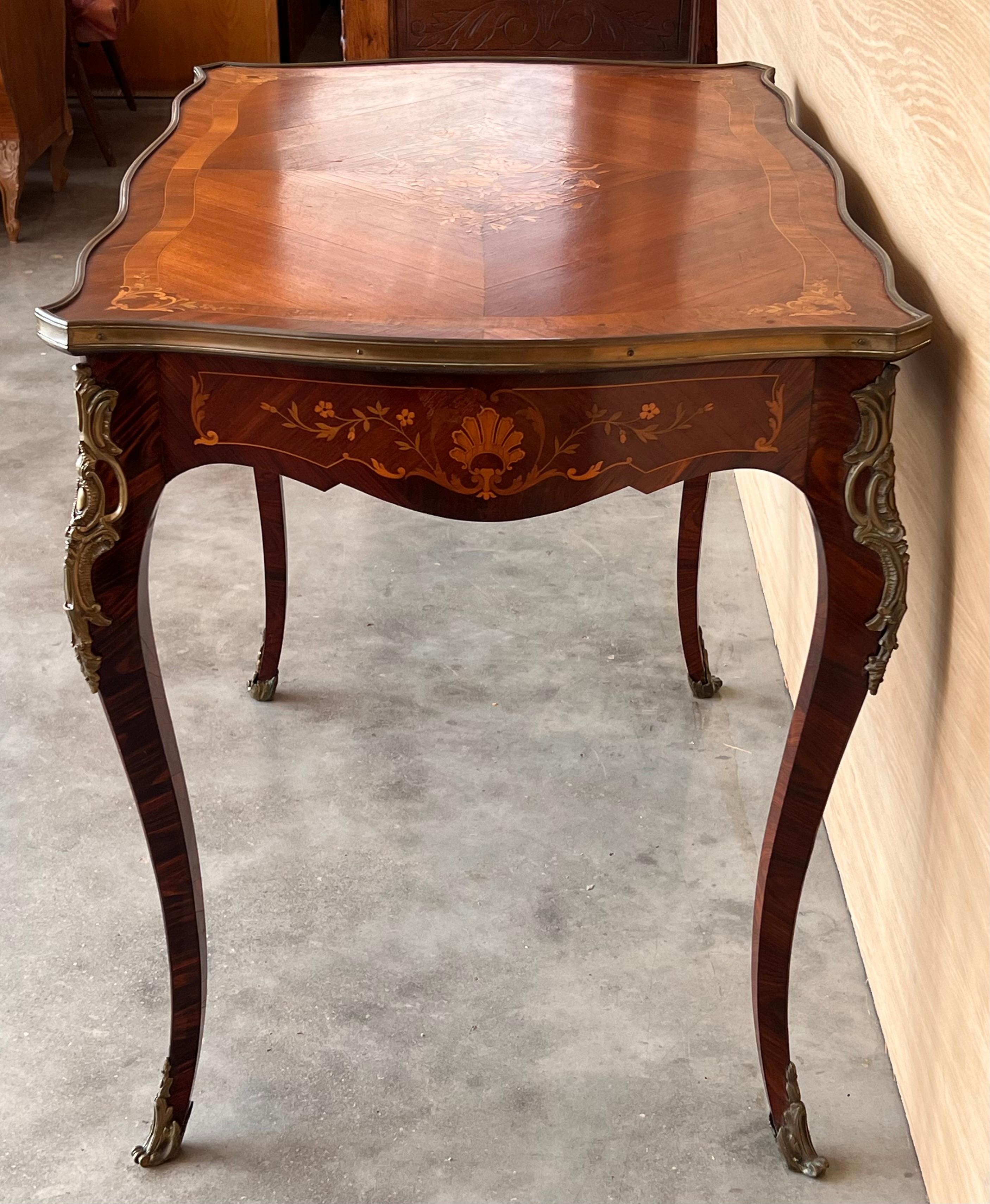 XIXe siècle Table à écrire française du 19ème siècle en marqueterie Louis XV en vente
