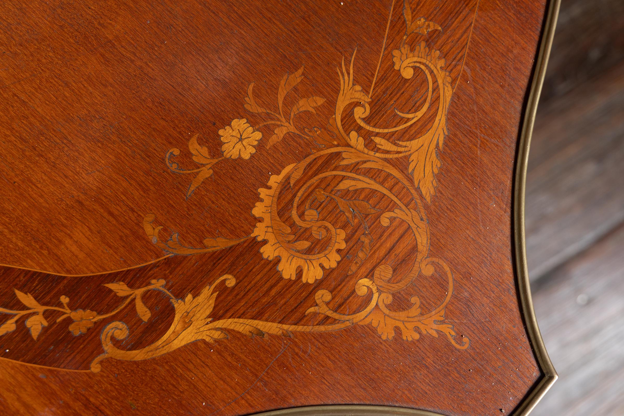 Table à écrire française du 19ème siècle en marqueterie Louis XV en vente 1