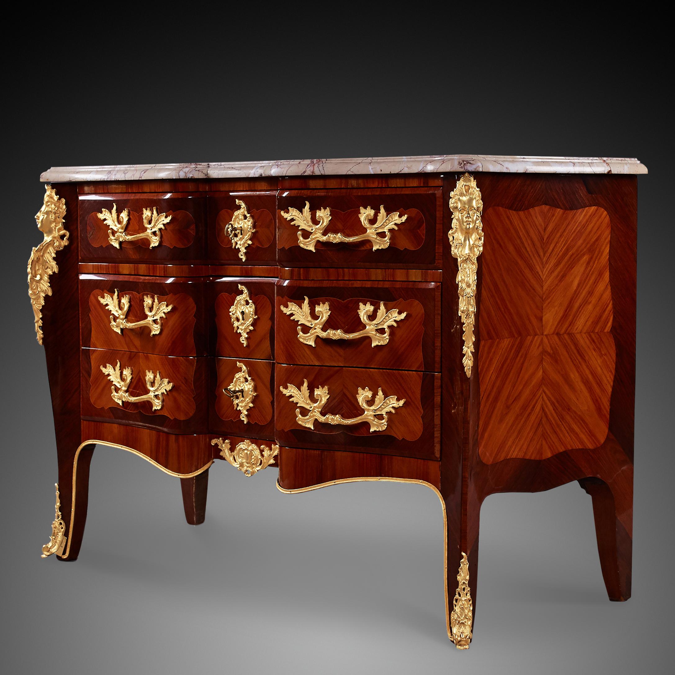 French 19th Century Louis XV Period Commode Styl Rococo In Excellent Condition For Sale In Warsaw, PL