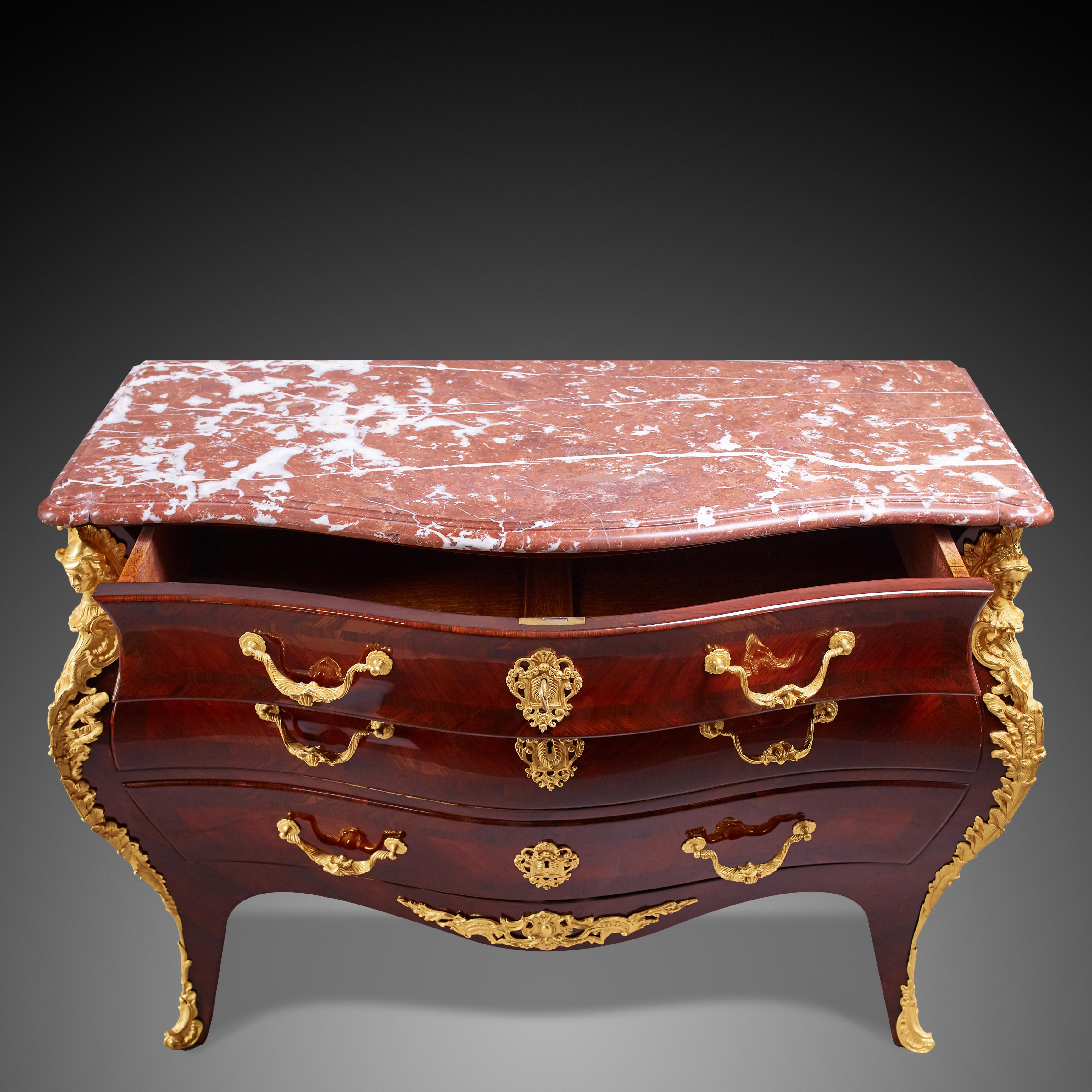 French 19th Century Louis XV Period Commode Styl Rococo In Good Condition For Sale In Warsaw, PL