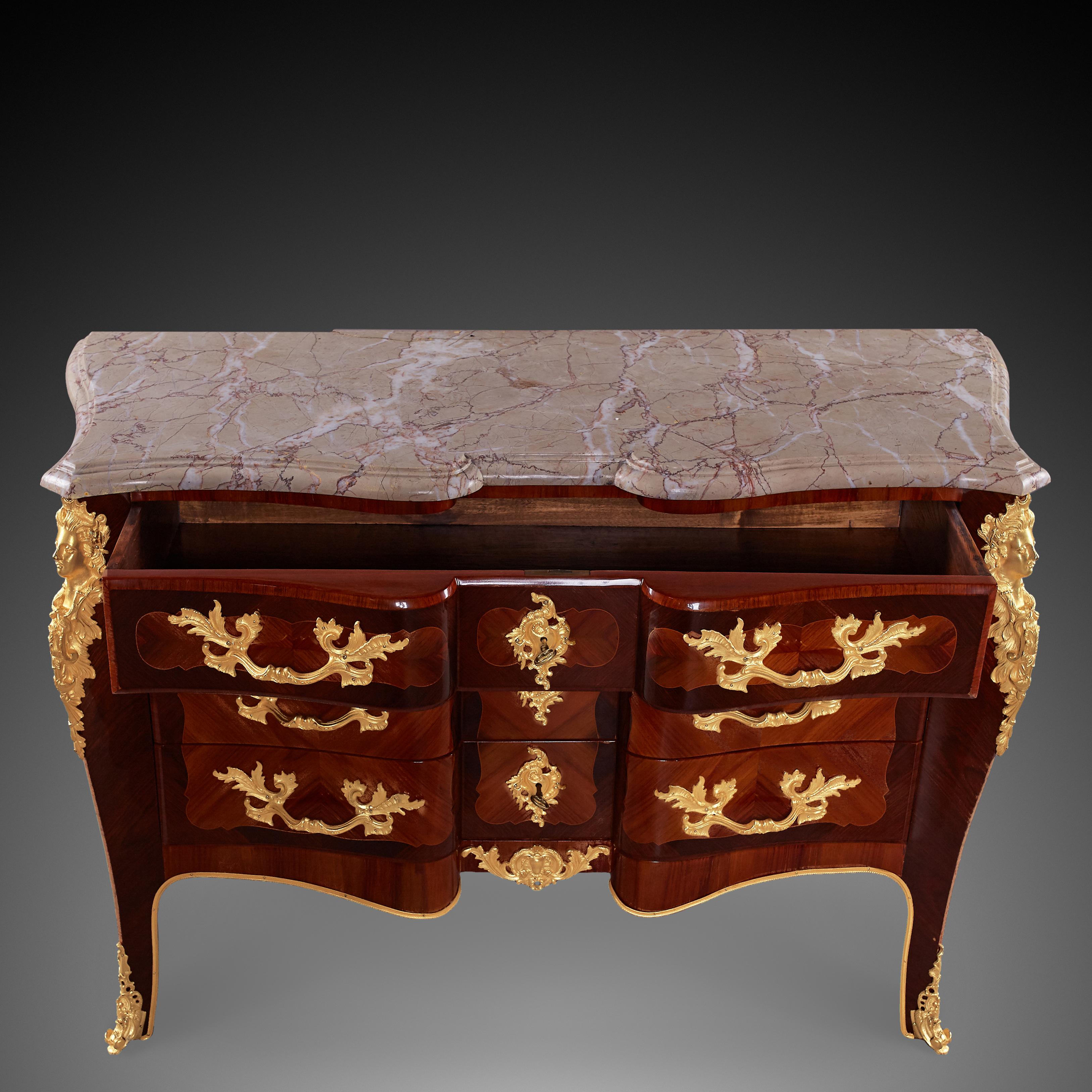 French 19th Century Louis XV Period Commode Styl Rococo For Sale 1