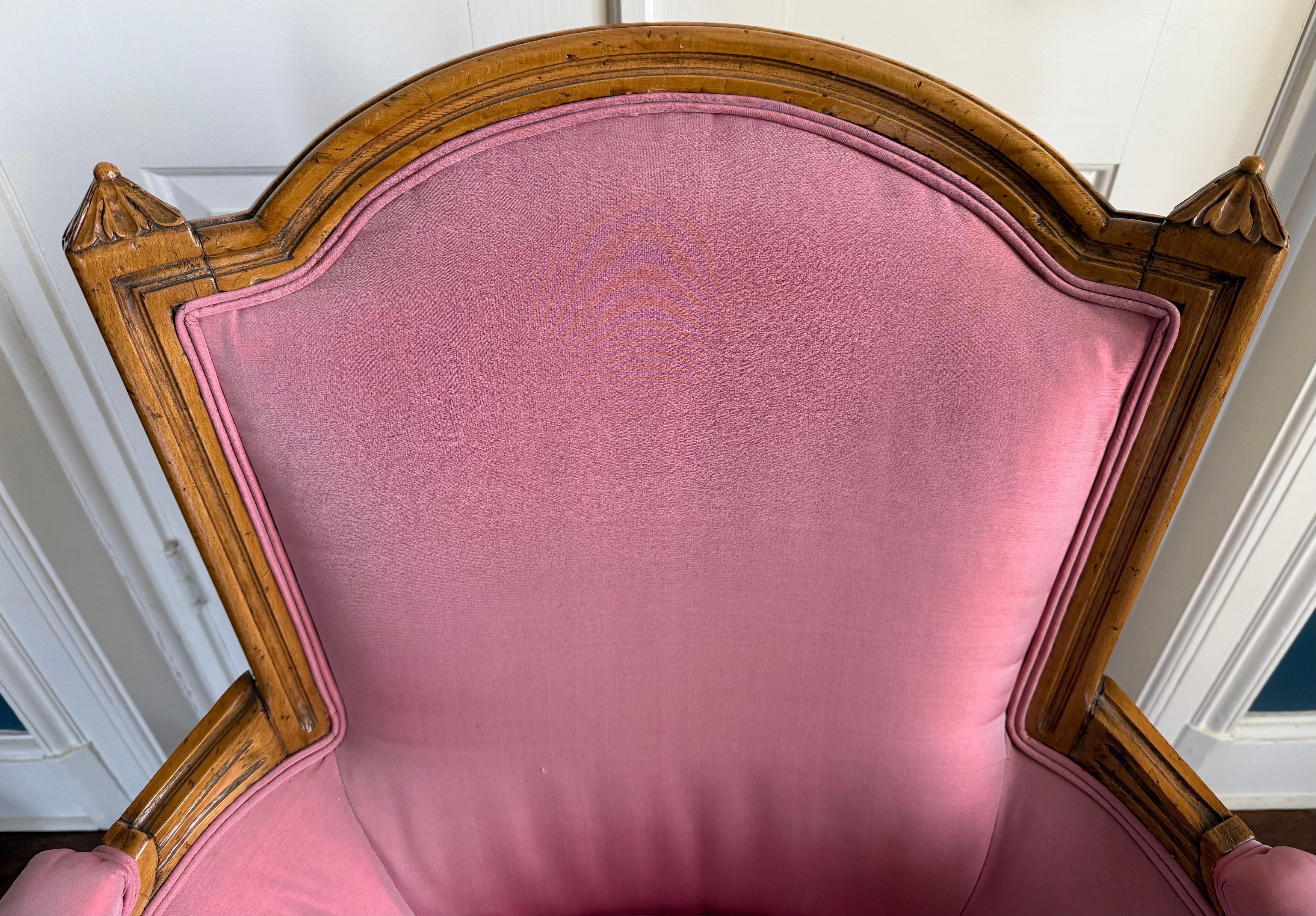 French 19th Century Louis XV Pink Silk Upholstered Armchair Chair Bergere In Good Condition For Sale In West Hartford, CT