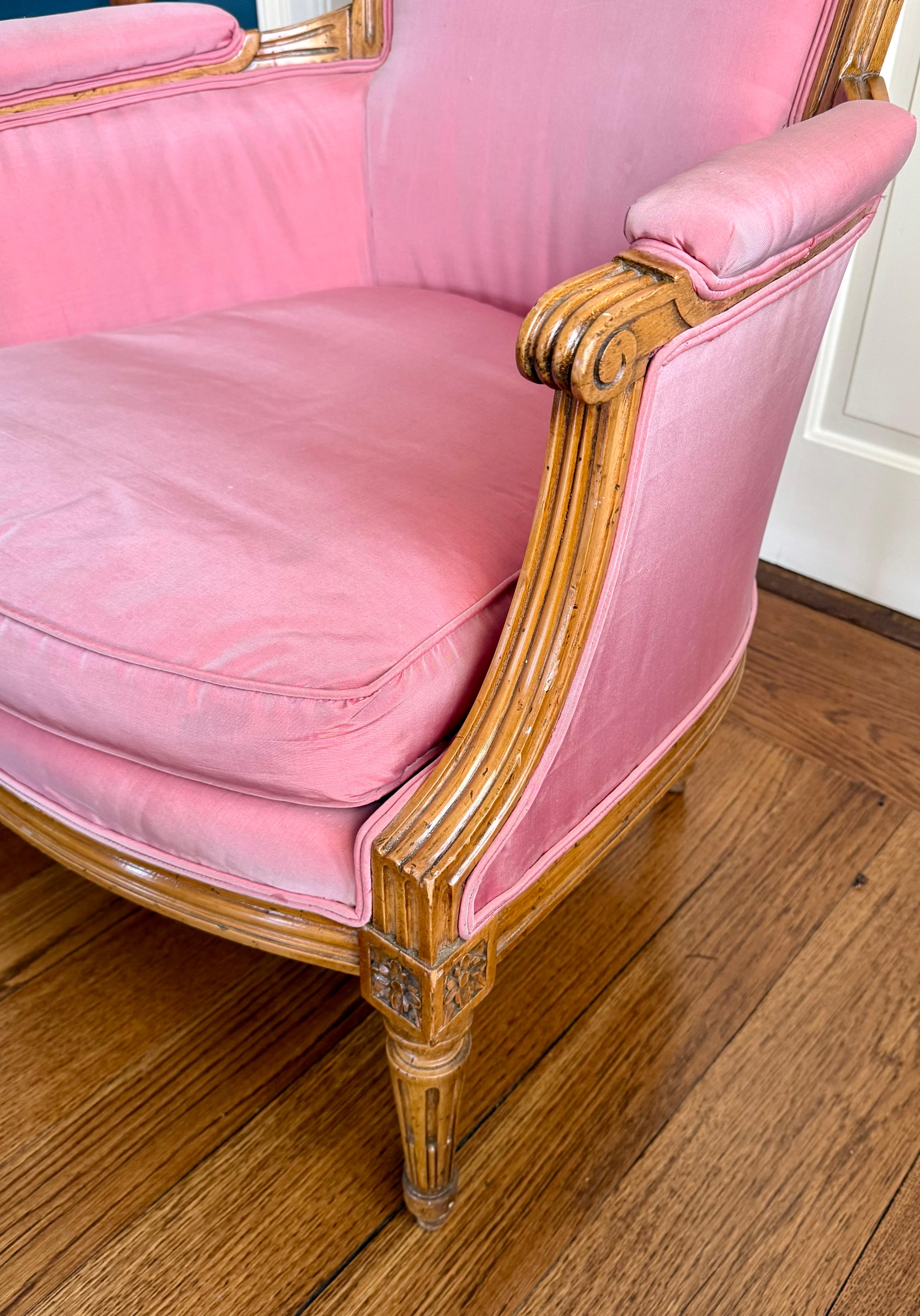 Textile French 19th Century Louis XV Pink Silk Upholstered Armchair Chair Bergere For Sale