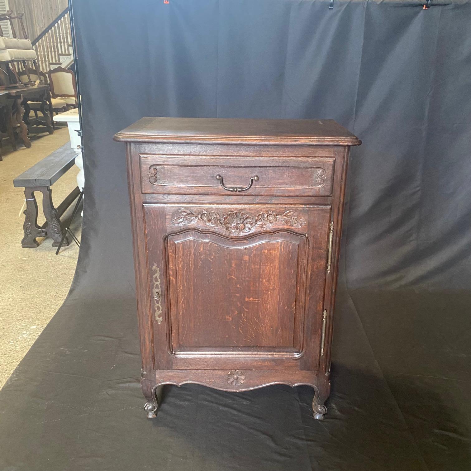 Cabinet Petite Buffet in quercia Luigi XV francese del XIX secolo in vendita 6