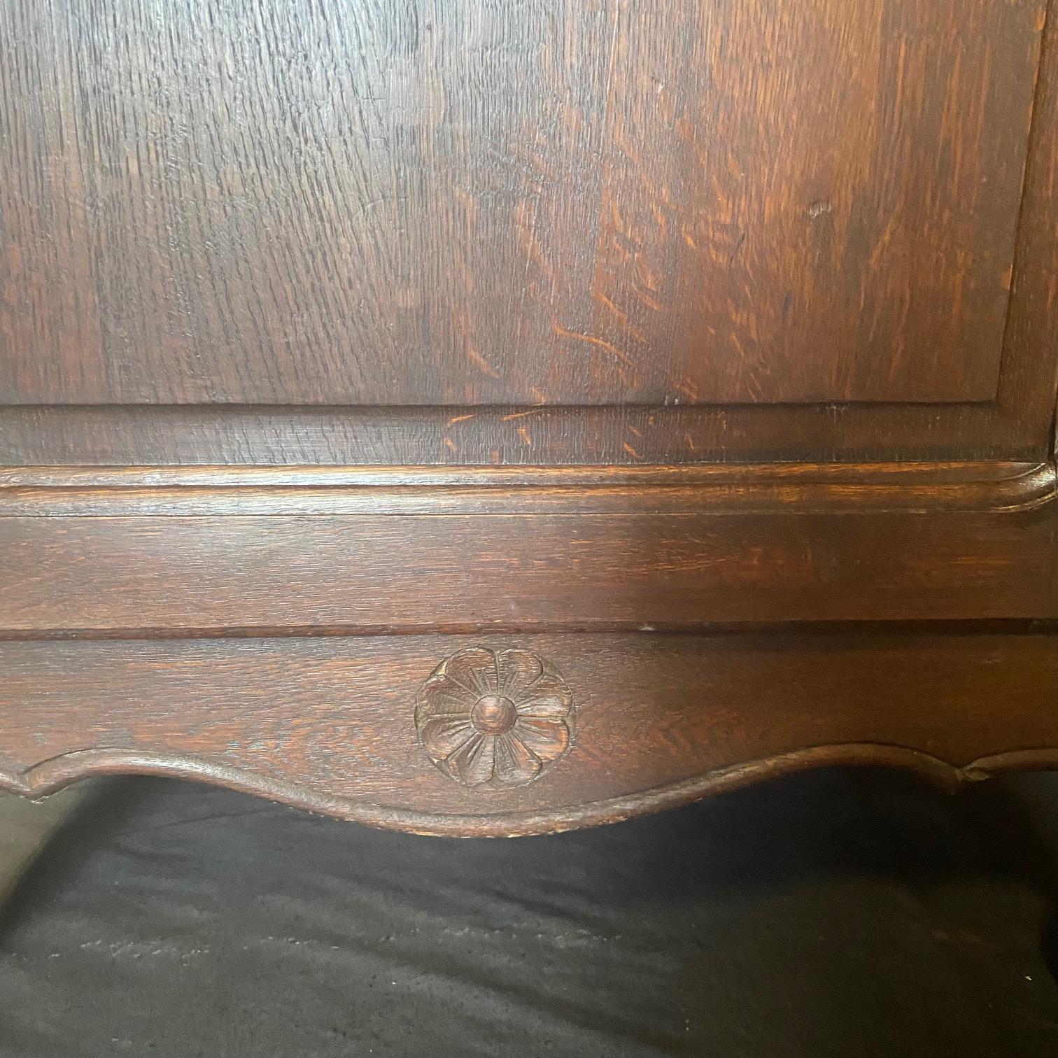 Quercia Cabinet Petite Buffet in quercia Luigi XV francese del XIX secolo in vendita